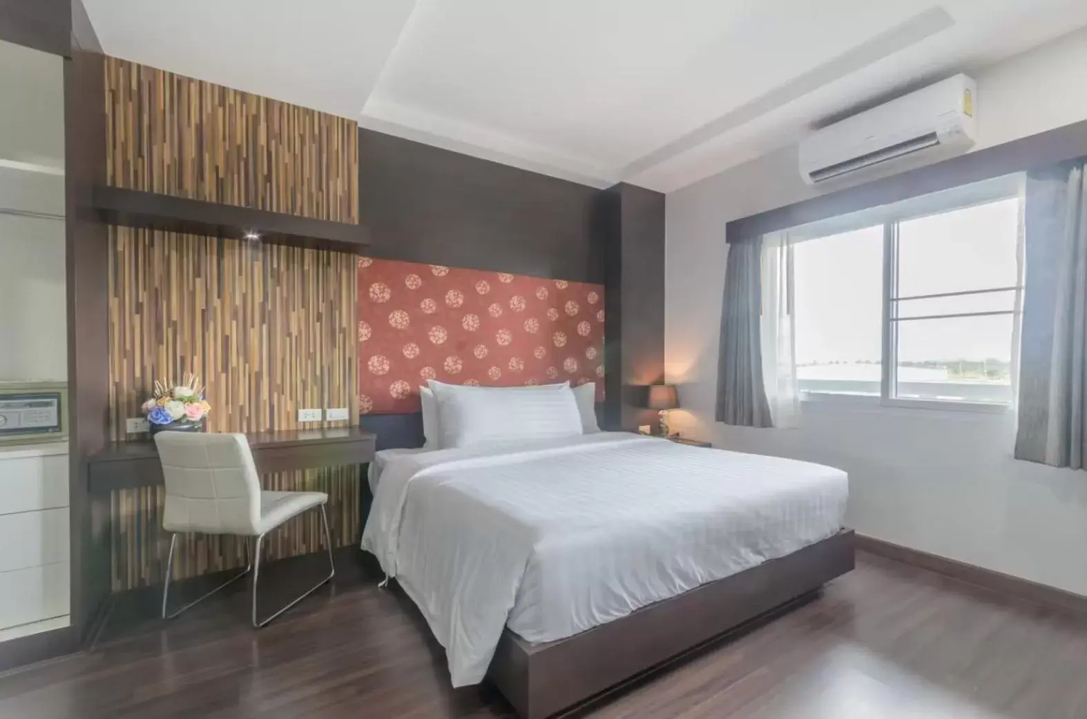 Premier Double Room in Eastpana Hotel - SHA Extra Plus Premier Double Room in Eastpana Hotel - SHA Extra Plus