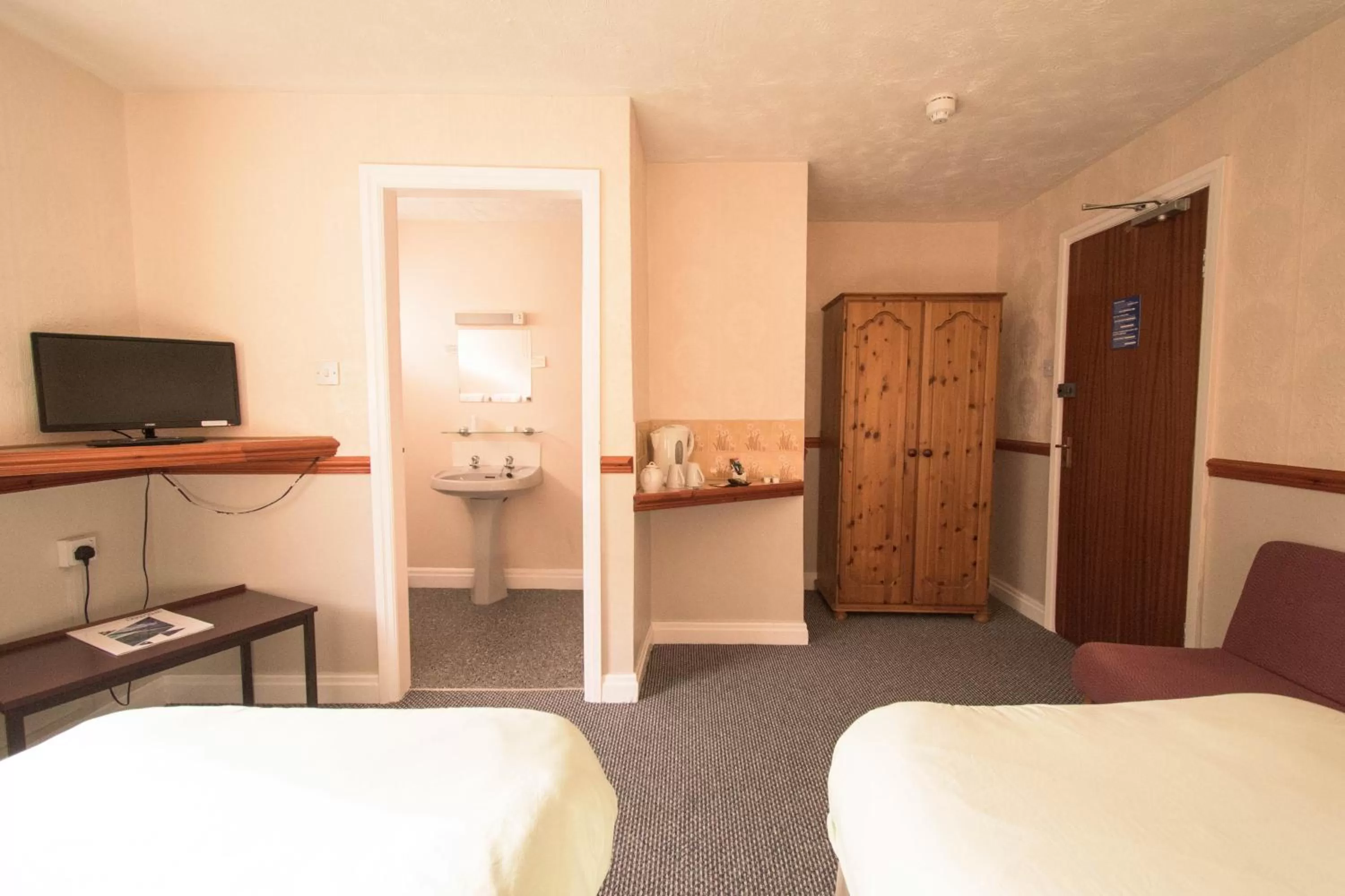 Bed in Pinegrove Hotel