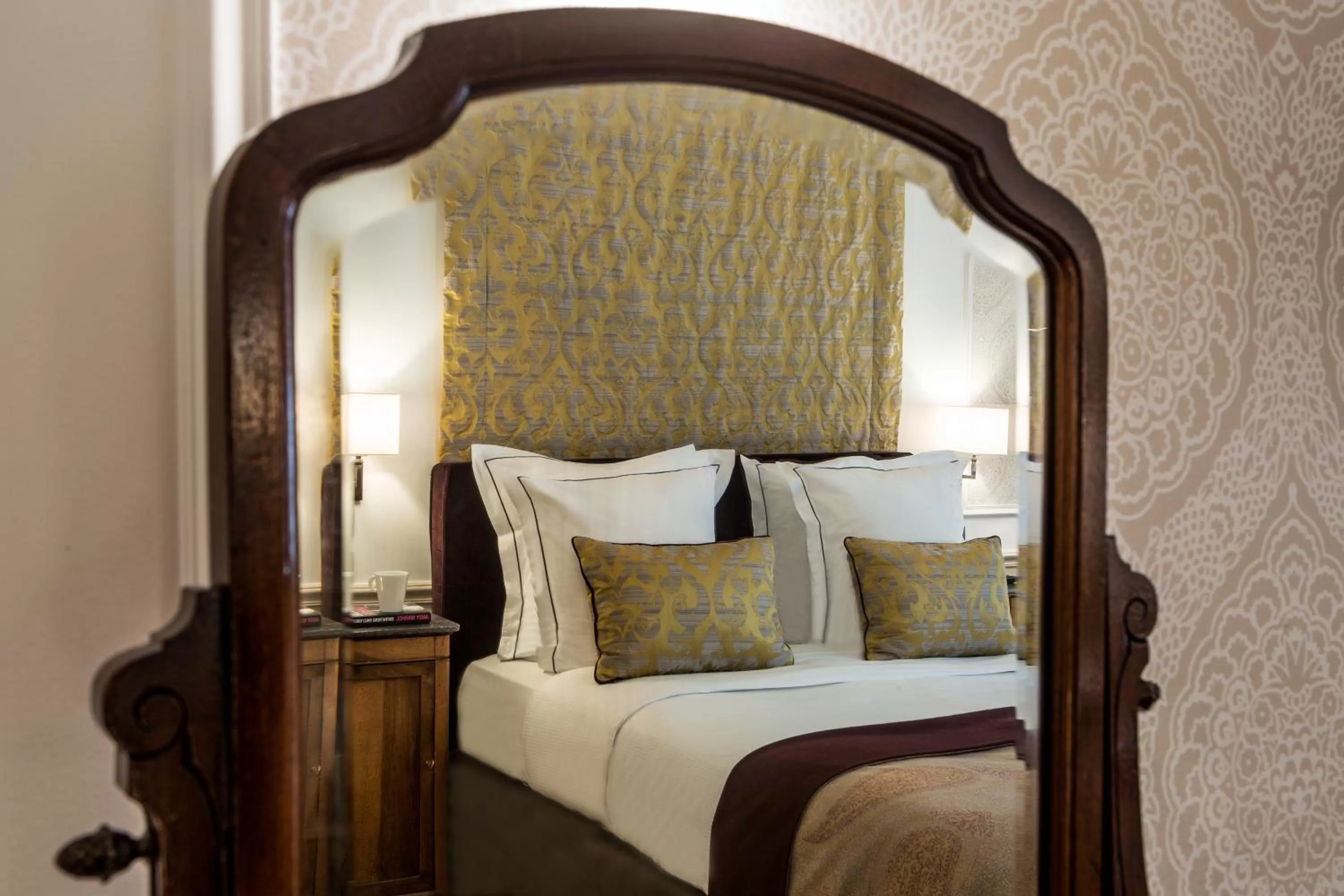 Decorative detail, Bed in Hôtel Mansart - Esprit de France