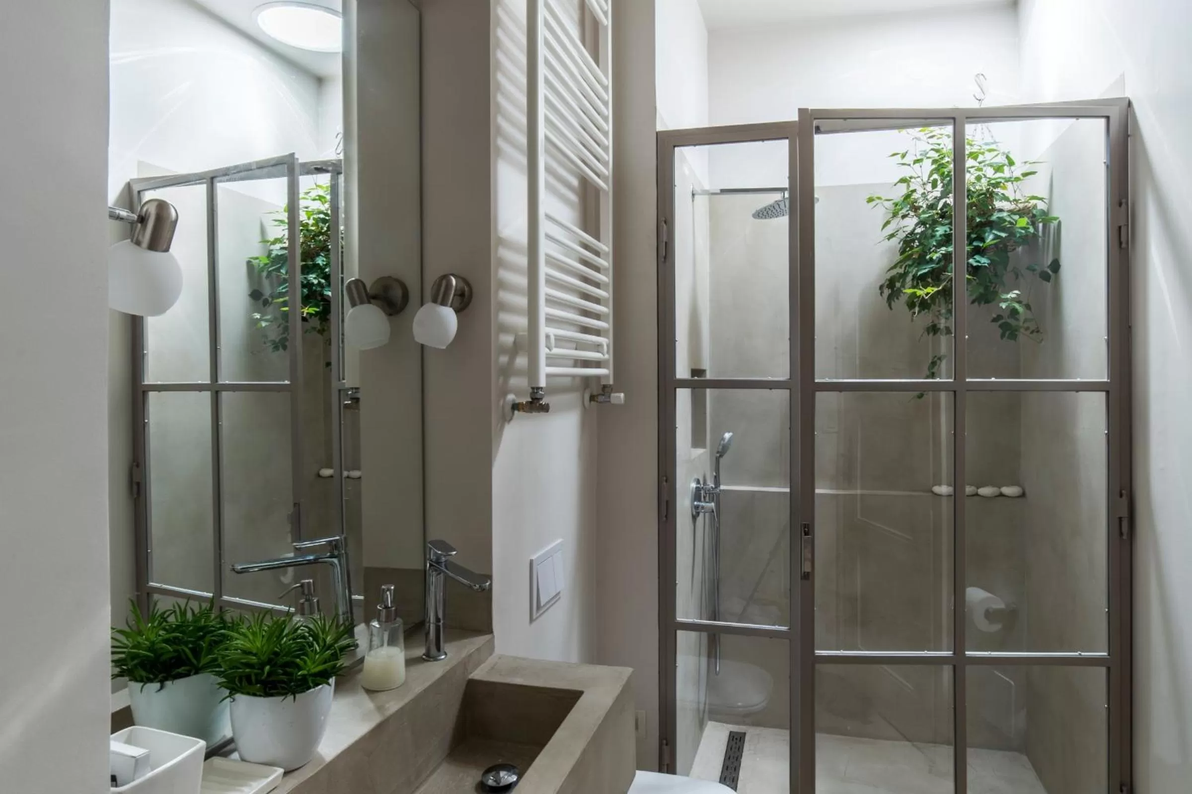 Shower, Bathroom in Embassy Row BnB