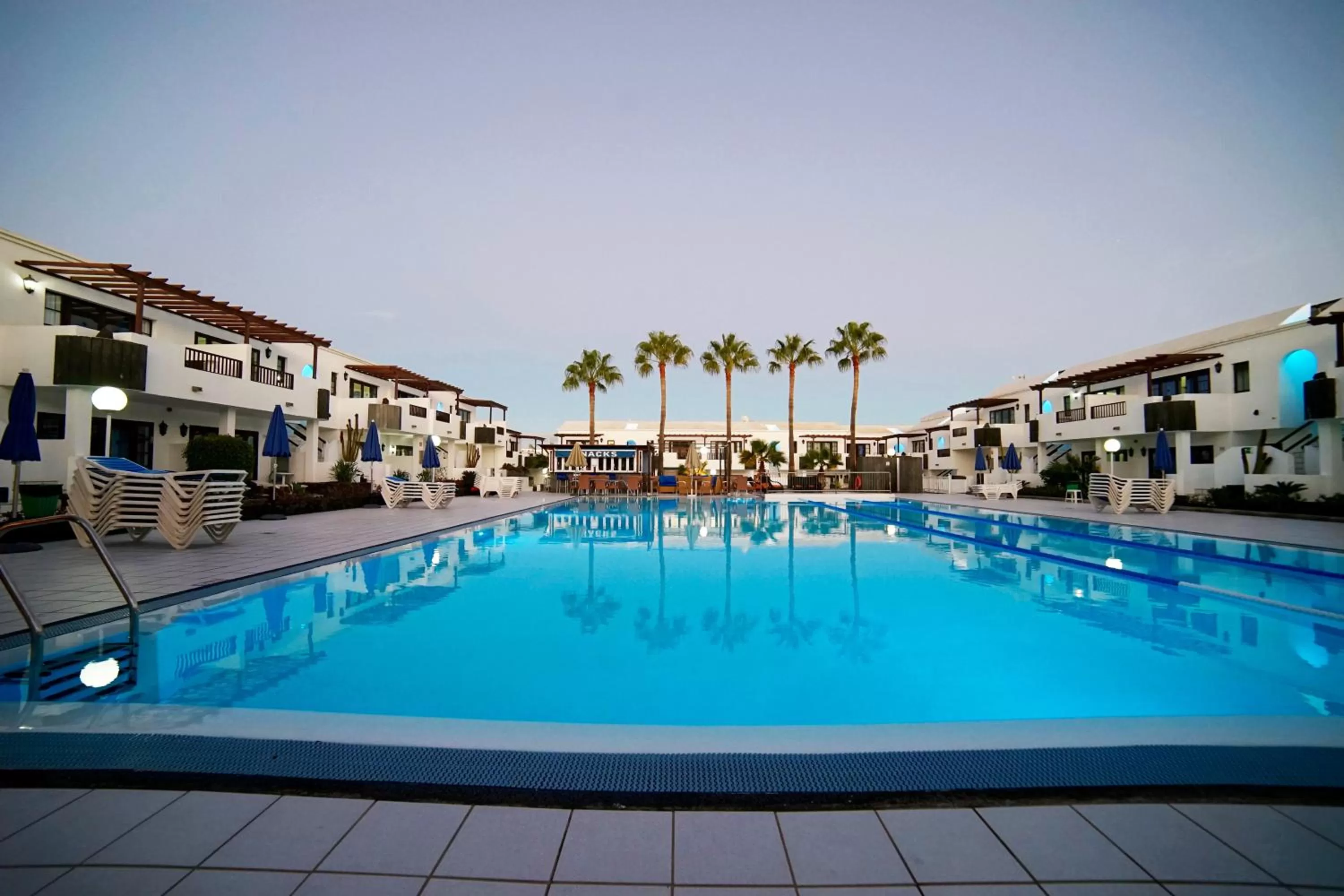 Swimming pool in Plaza Azul