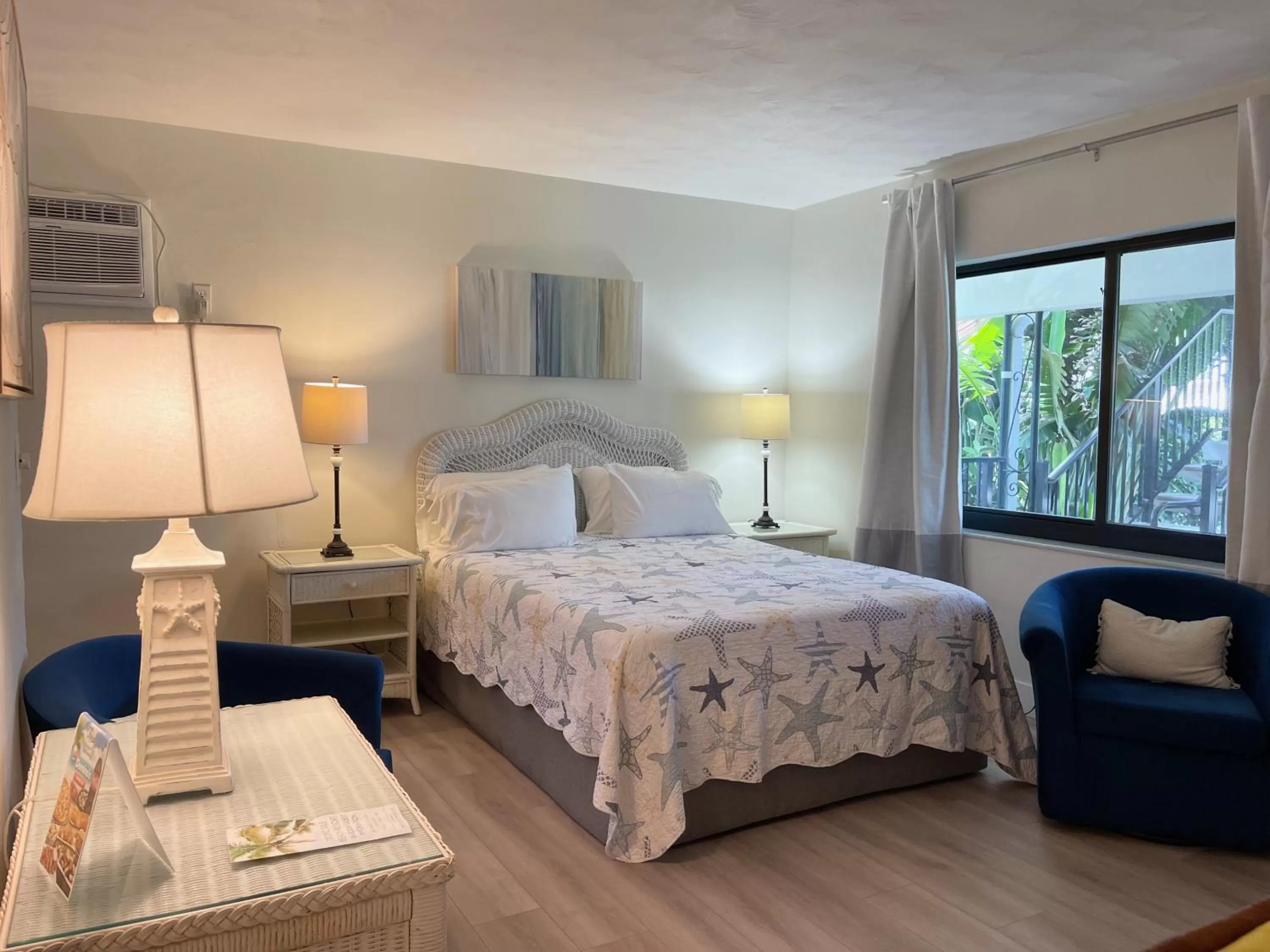 Bed in Tropic Isle Beach Resort