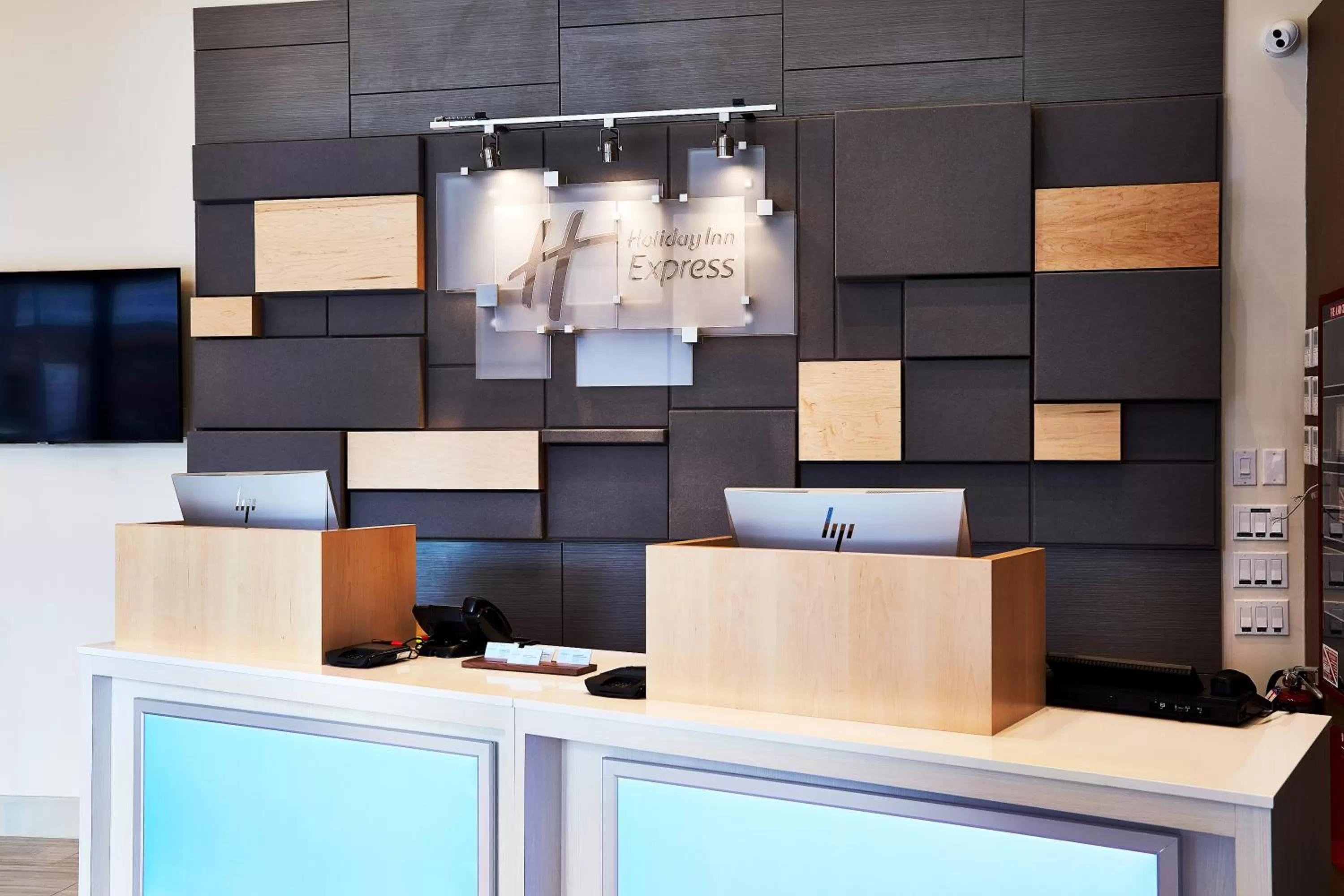 Lobby or reception in Holiday Inn Express - NYC Brooklyn - Sunset Park by IHG