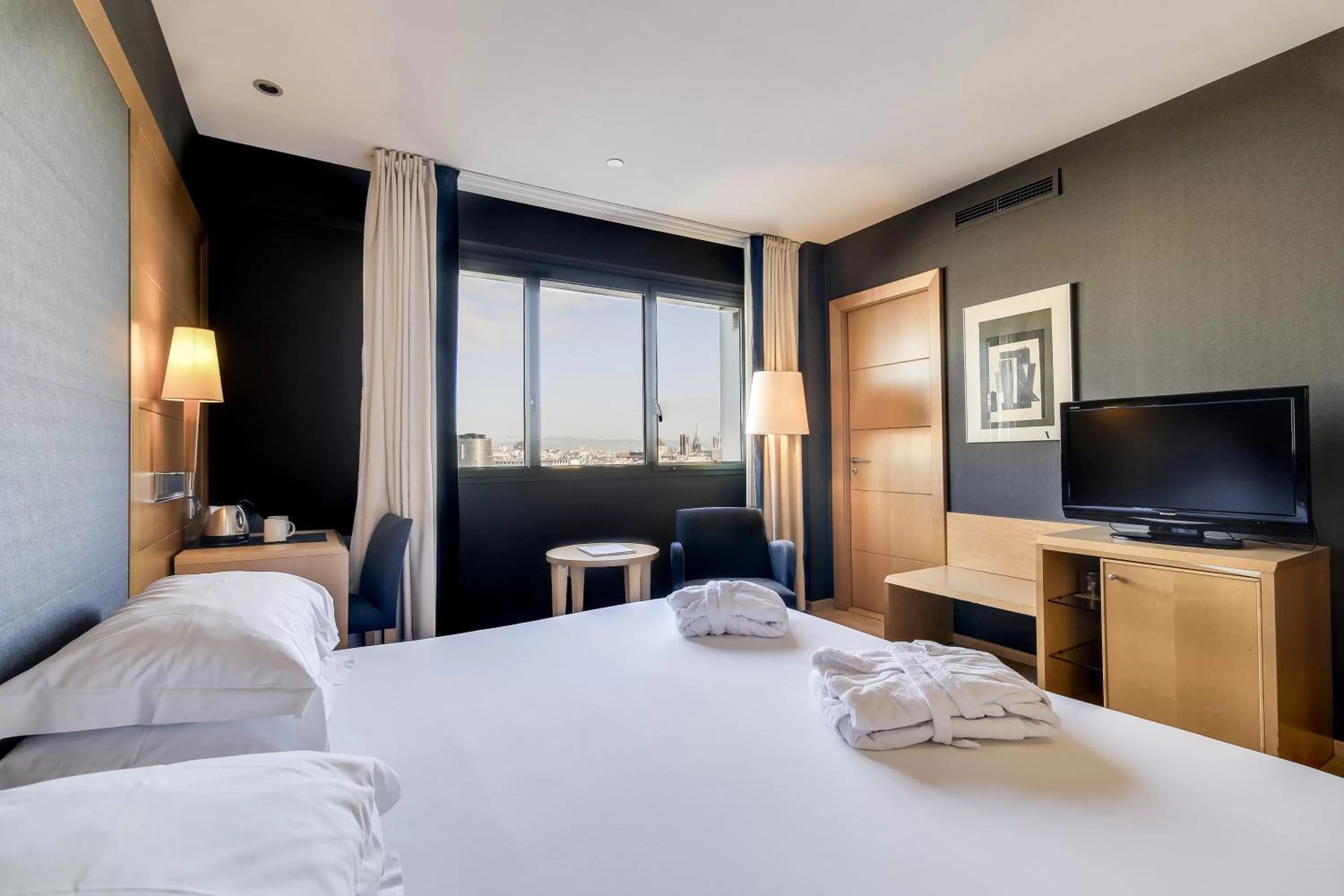 Photo of the whole room, Bed in Hotel Barcelona Universal