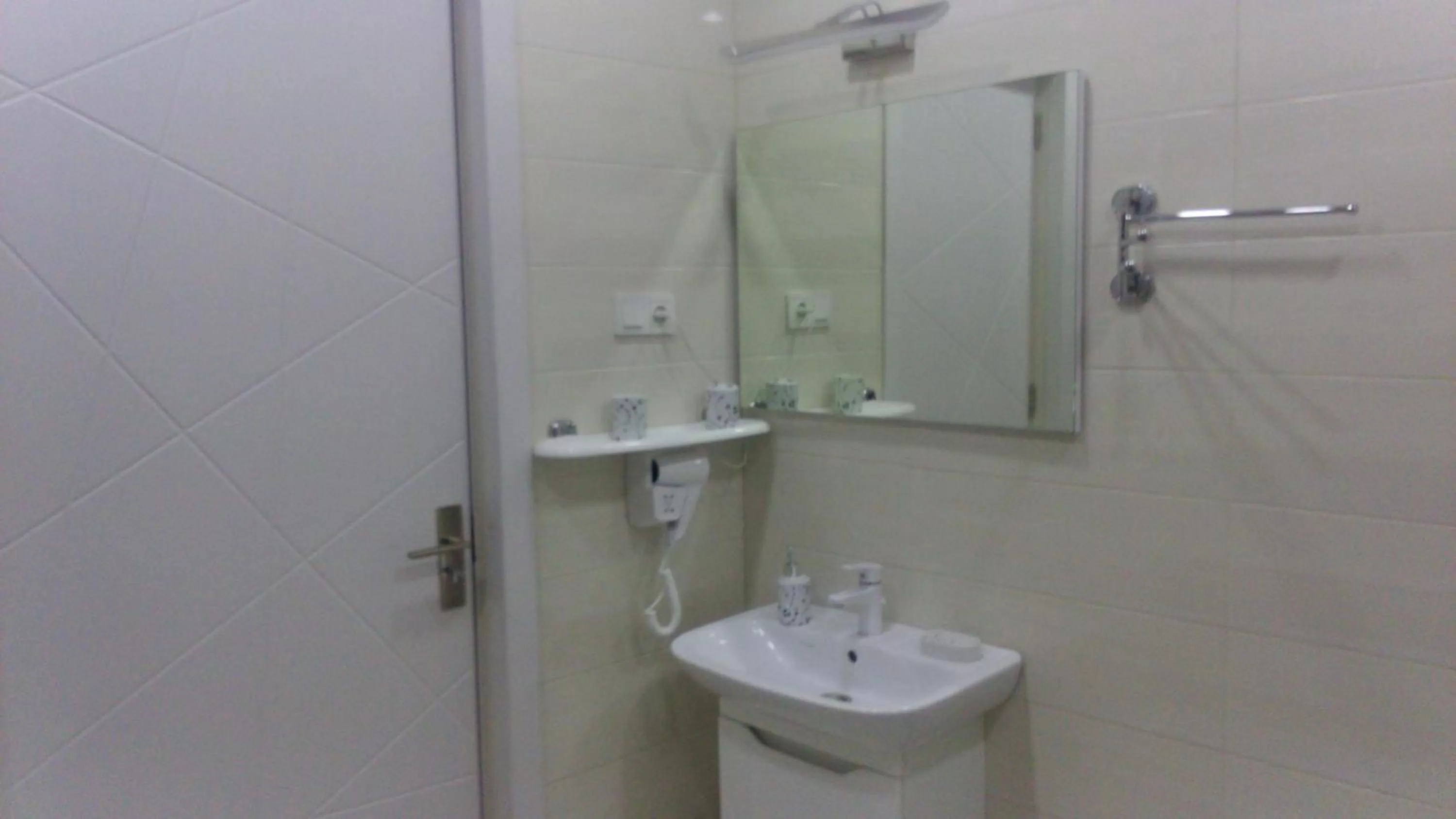 Bathroom in Hotel Lilo near Airport