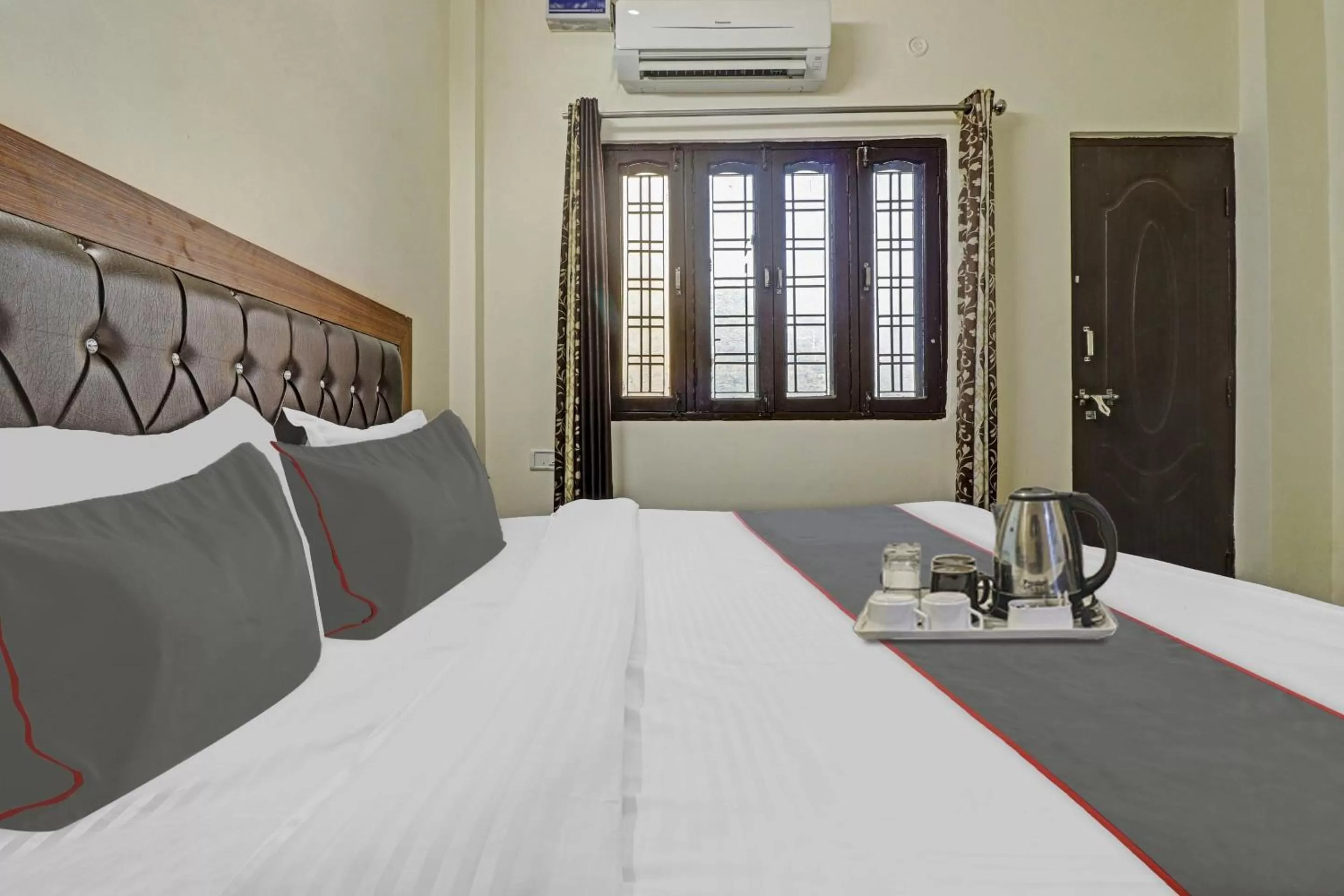 Bedroom, Bed in OYO Flagship Hotel Chandra palace