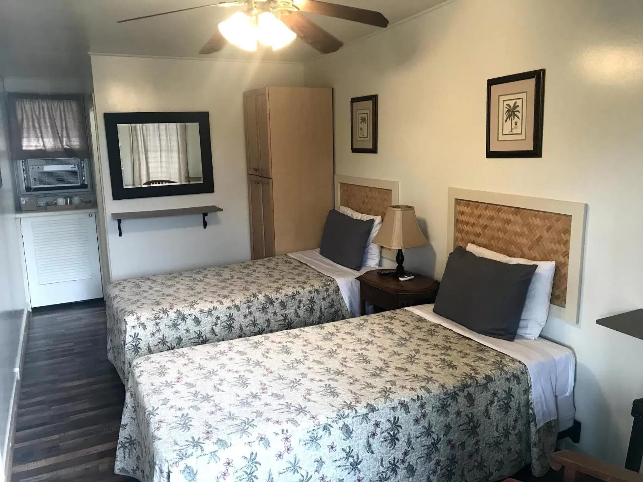 Deluxe Twin Room in Kauai Palms Hotel