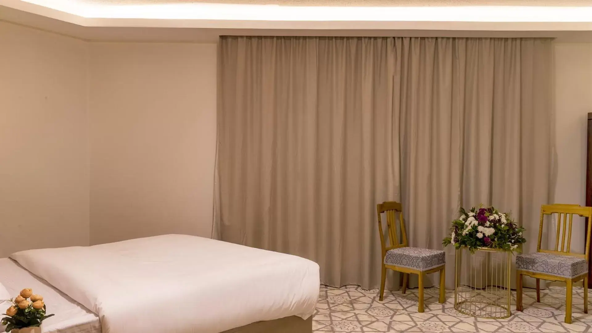 Junior Suite in Jiwar Al Madina Hotel Junior Suite in Jiwar Al Madina Hotel