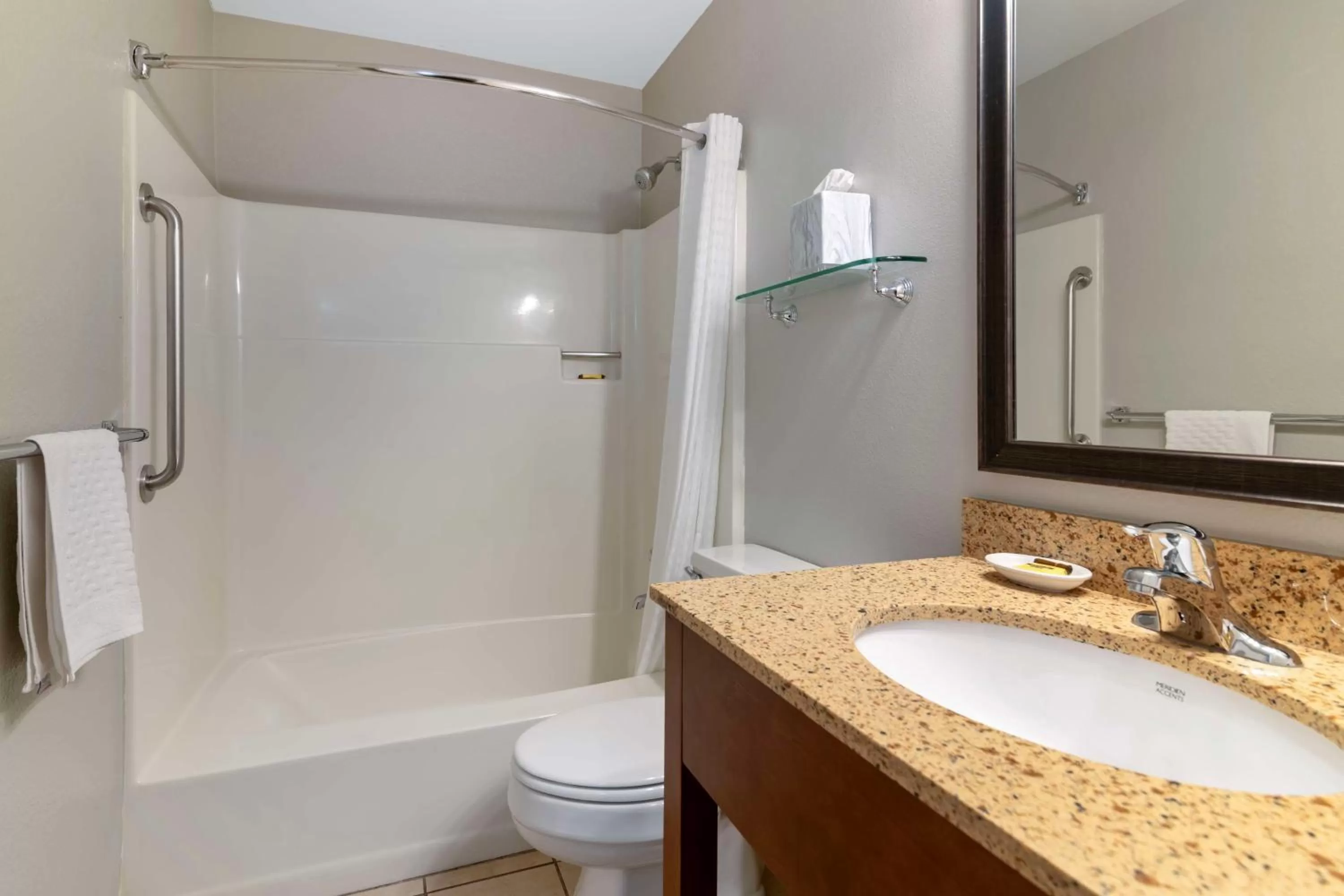 Bathroom in Best Western Plus Windjammer Inn & Conference Center