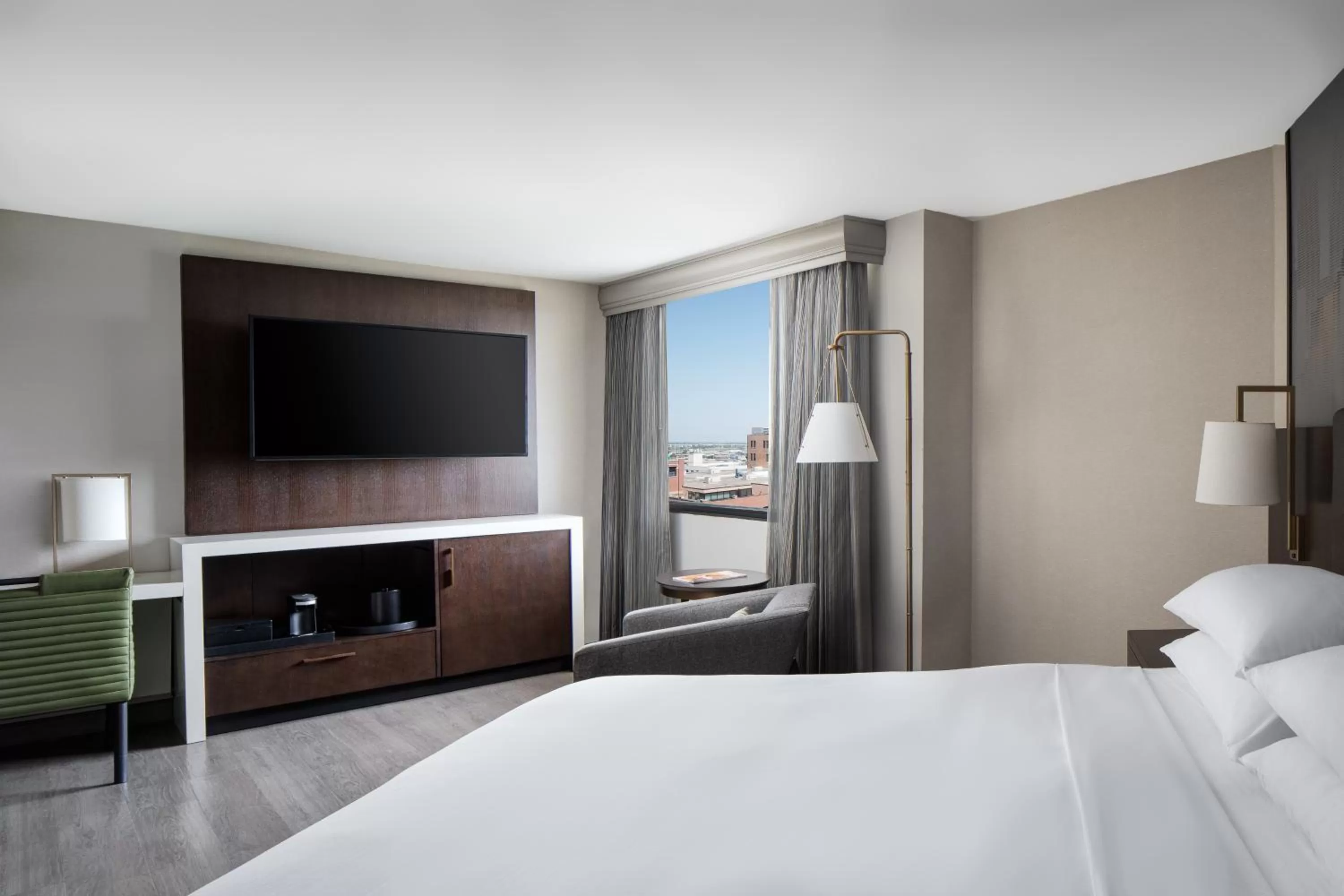 Bedroom, Bed in Dallas-Addison Marriott Quorum by the Galleria