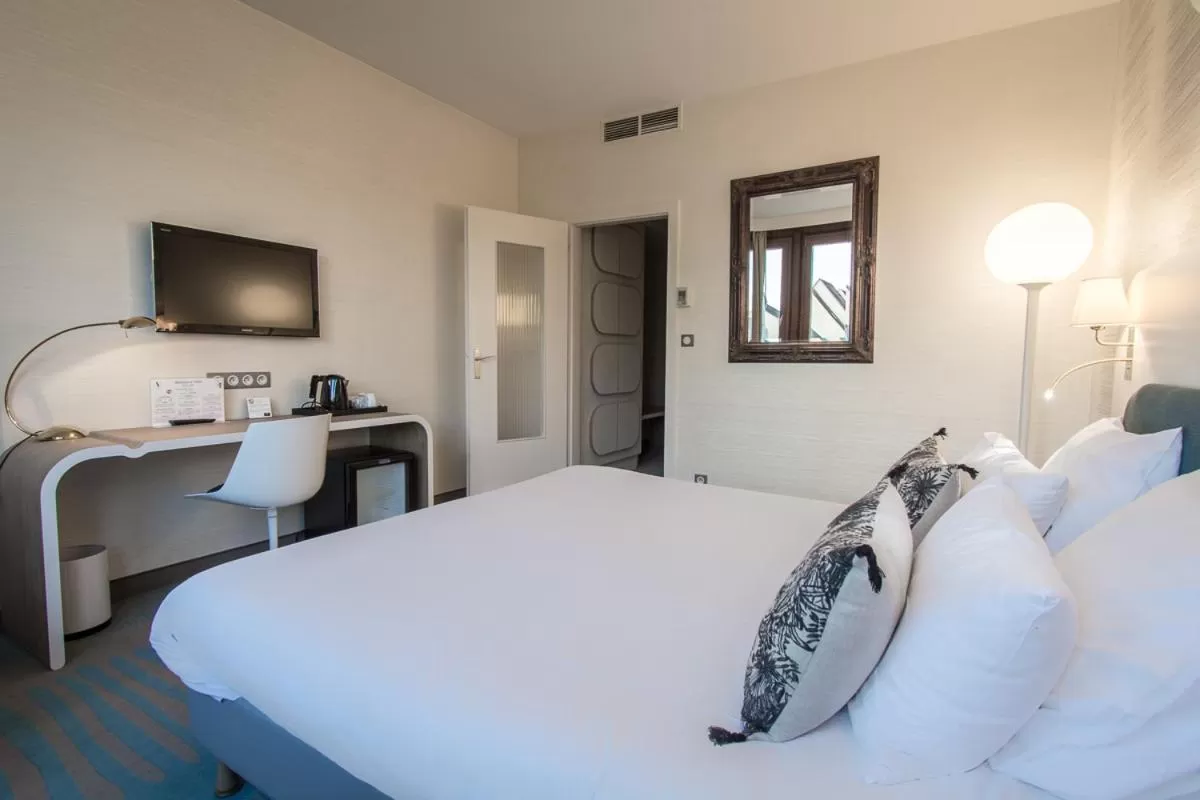 Photo of the whole room, Bed in Hôtel Restaurant Vaillant Colmar Nord