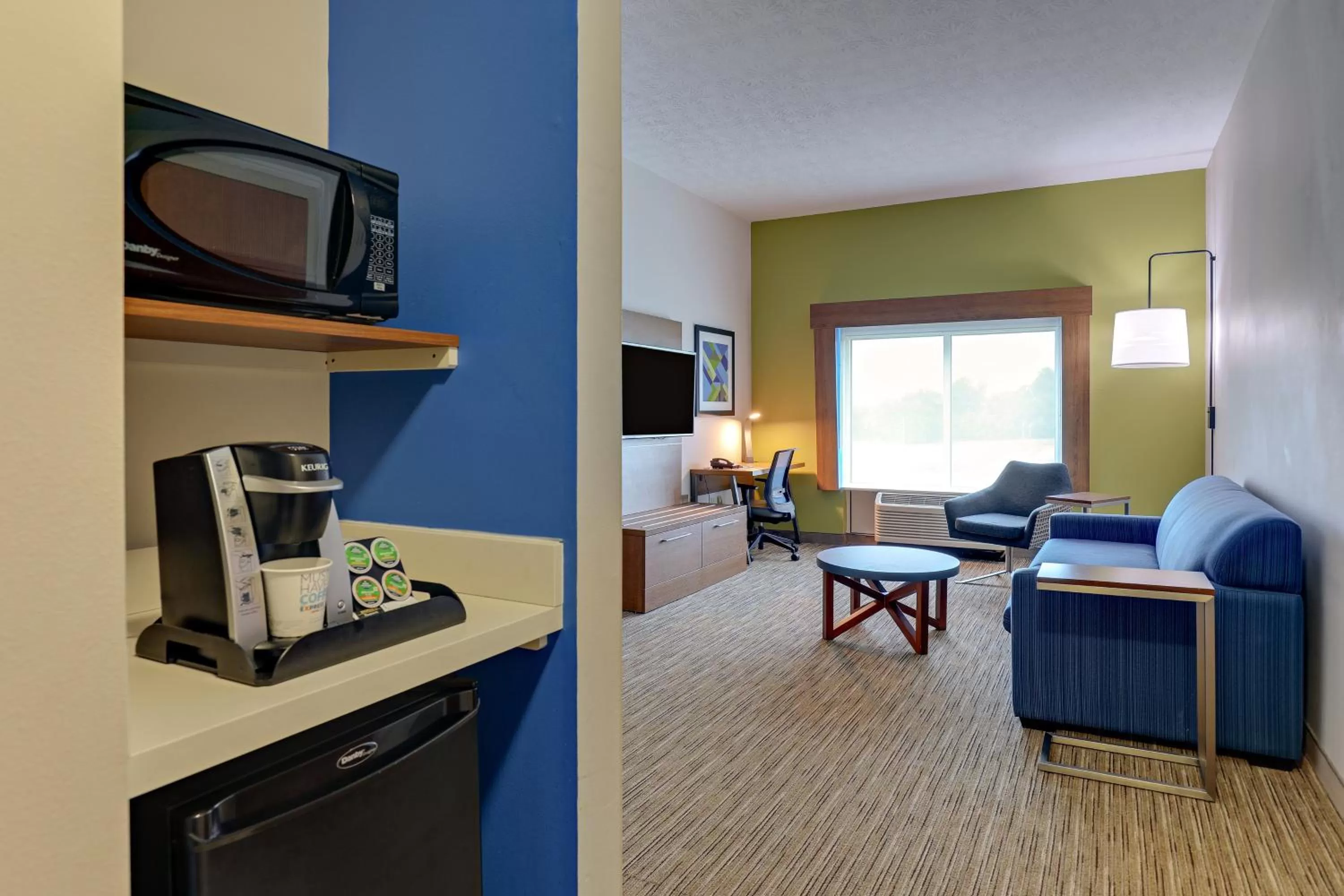 Executive King Suite with Whirlpool in Holiday Inn Express Campbellsville, an IHG Hotel