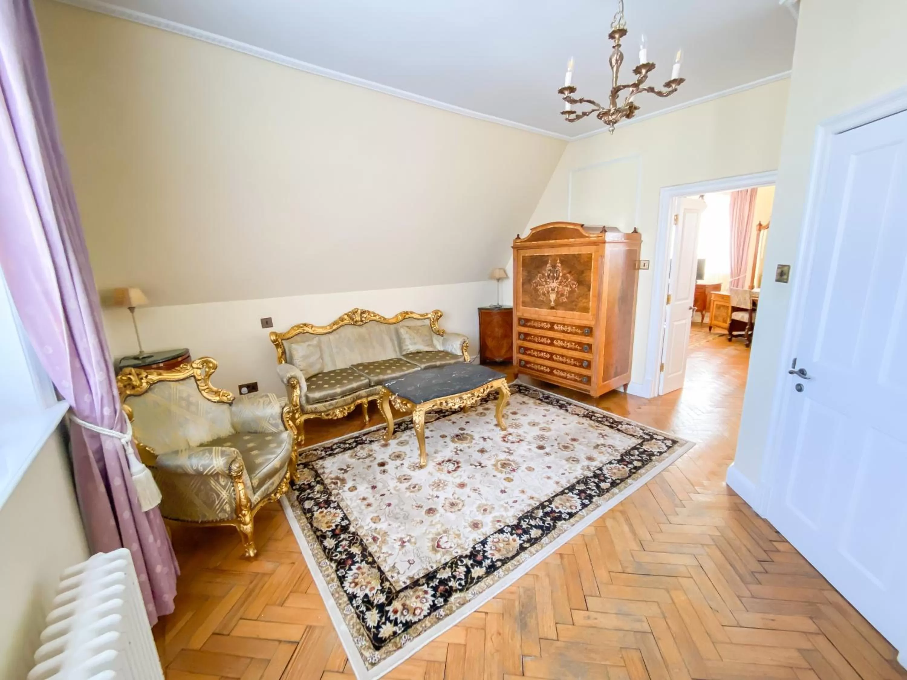 Living room, Bed in St Giles House