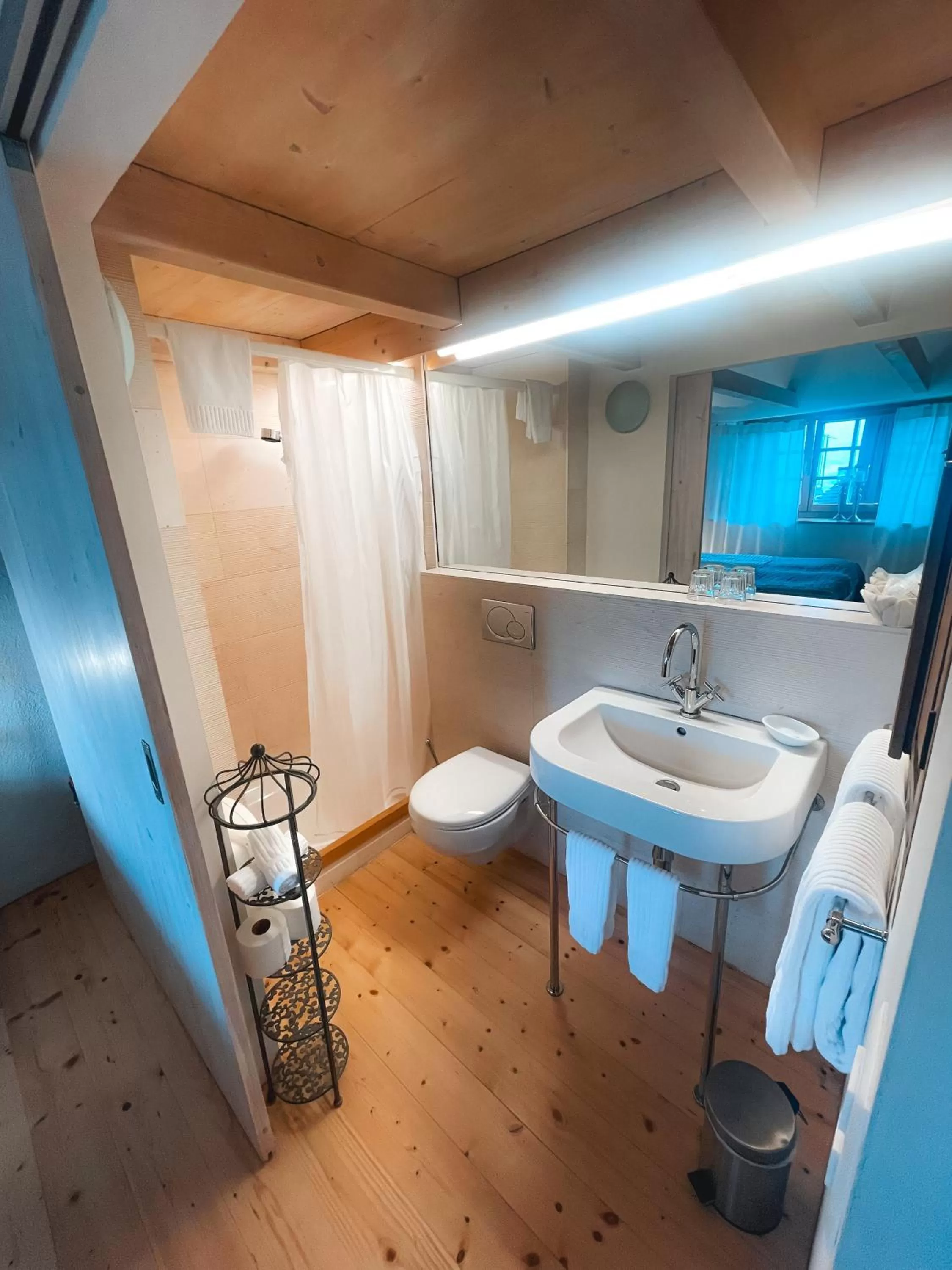 Shower in Case di Sotto, House & Breakfast