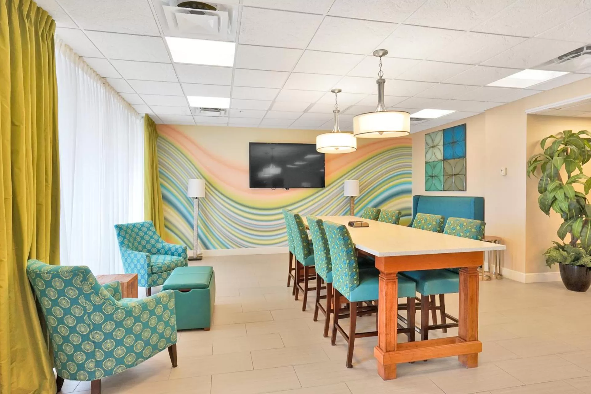 Communal lounge/ TV room in Hollywood Beach Tower