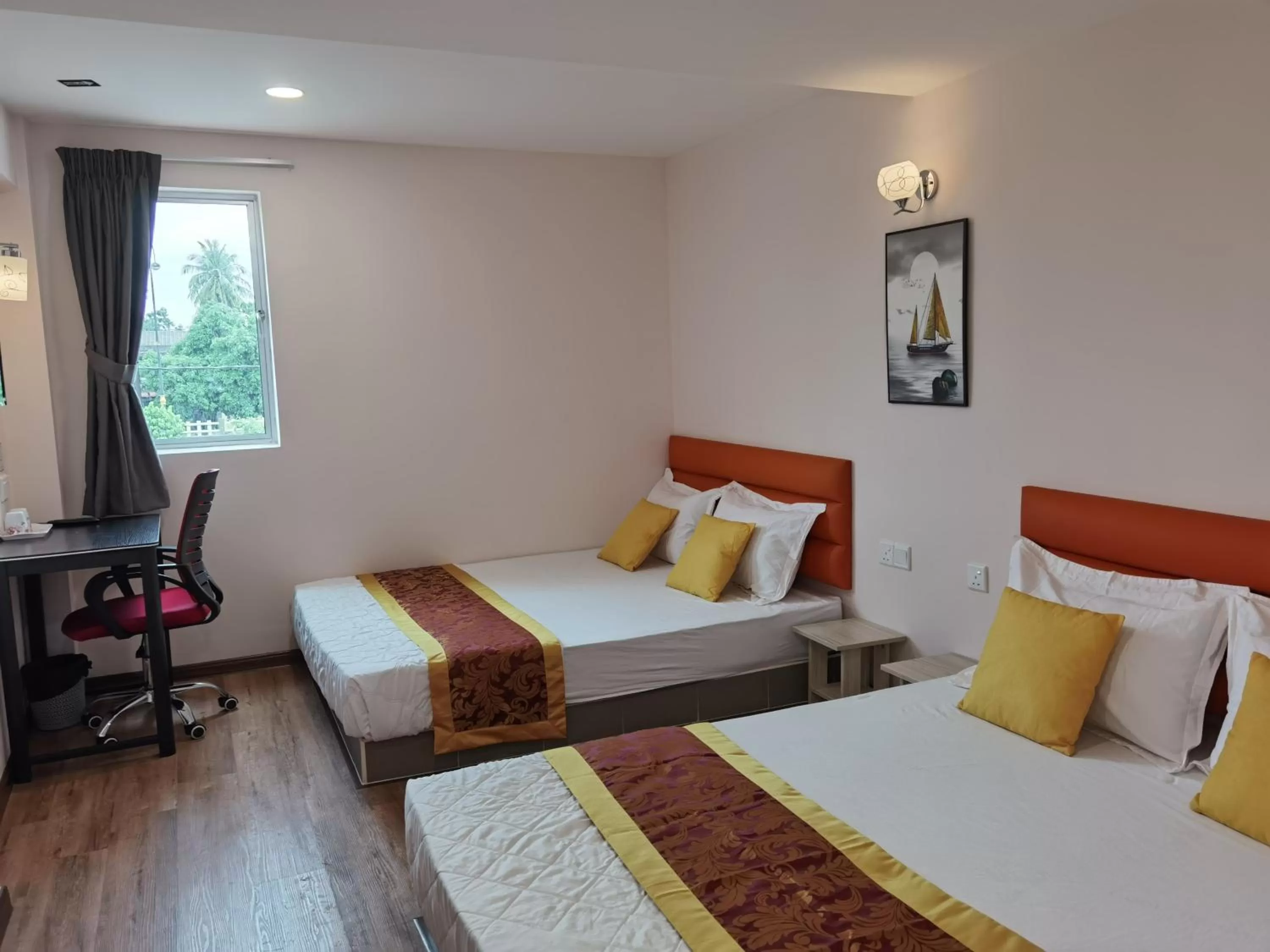 Bedroom, Bed in MORNINGS HOTEL