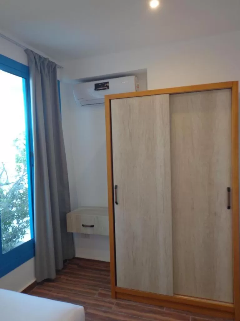 Bed in La Casa Beach