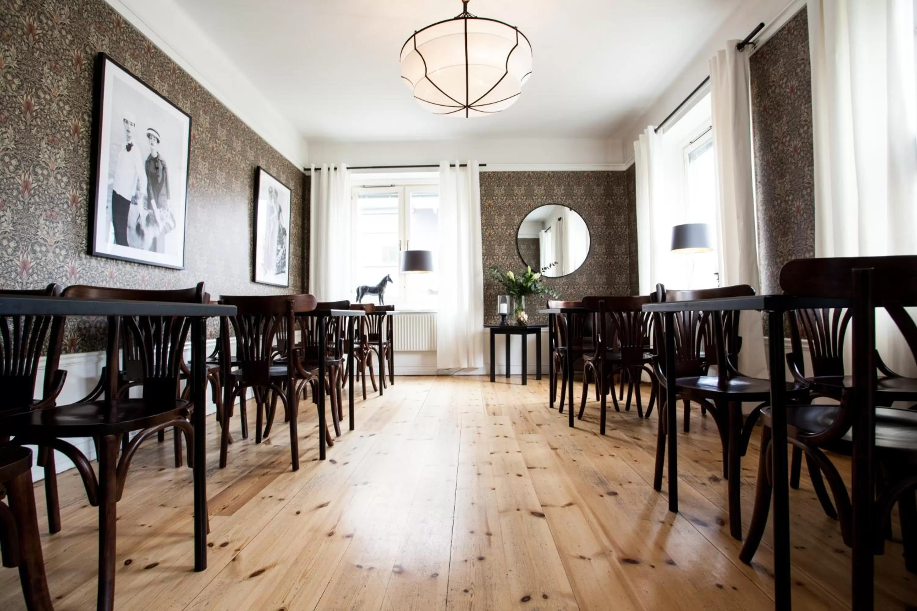 Restaurant/places to eat in Centric Hotel