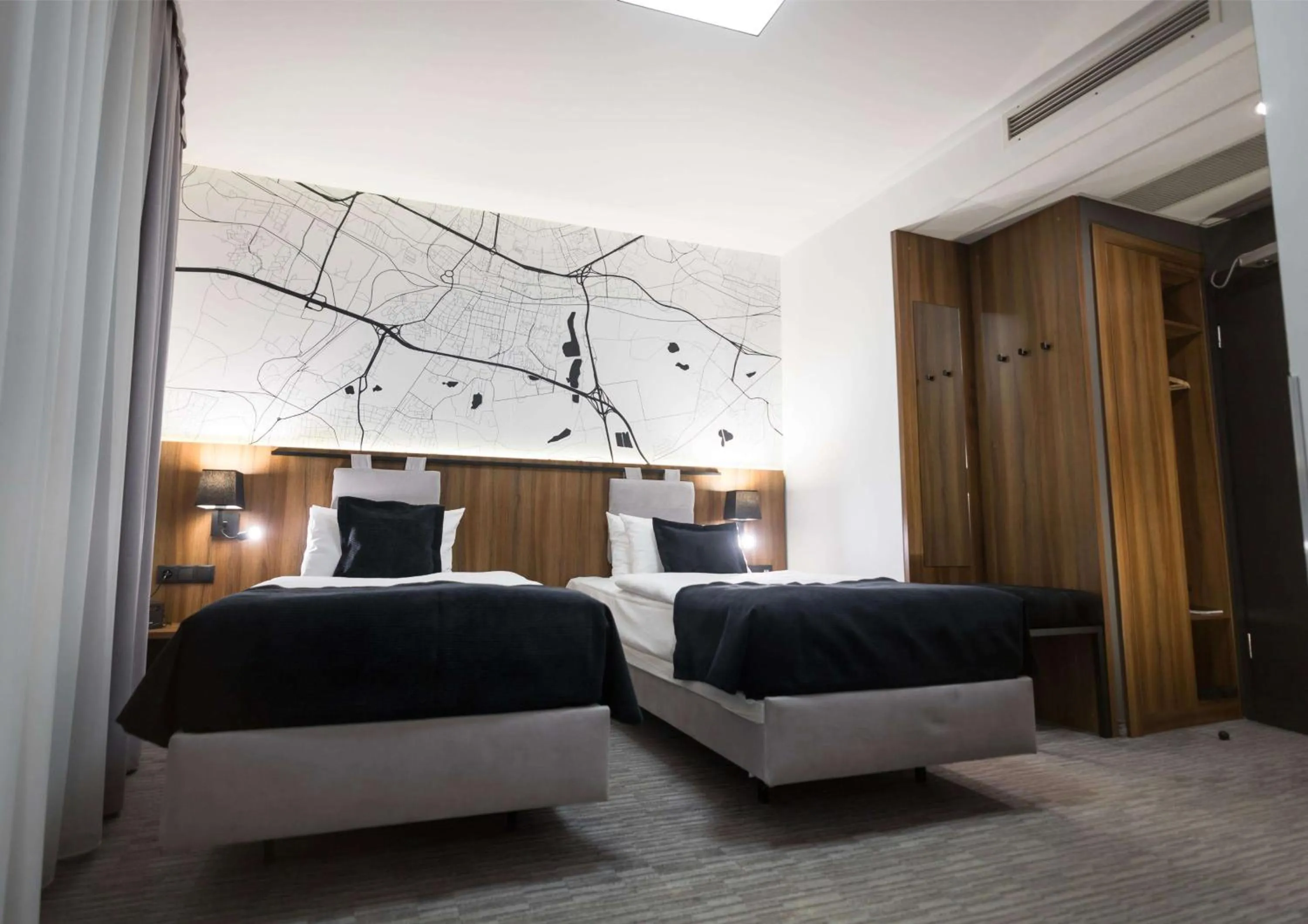 Bed in Best Western Hotel Mariacki Katowice