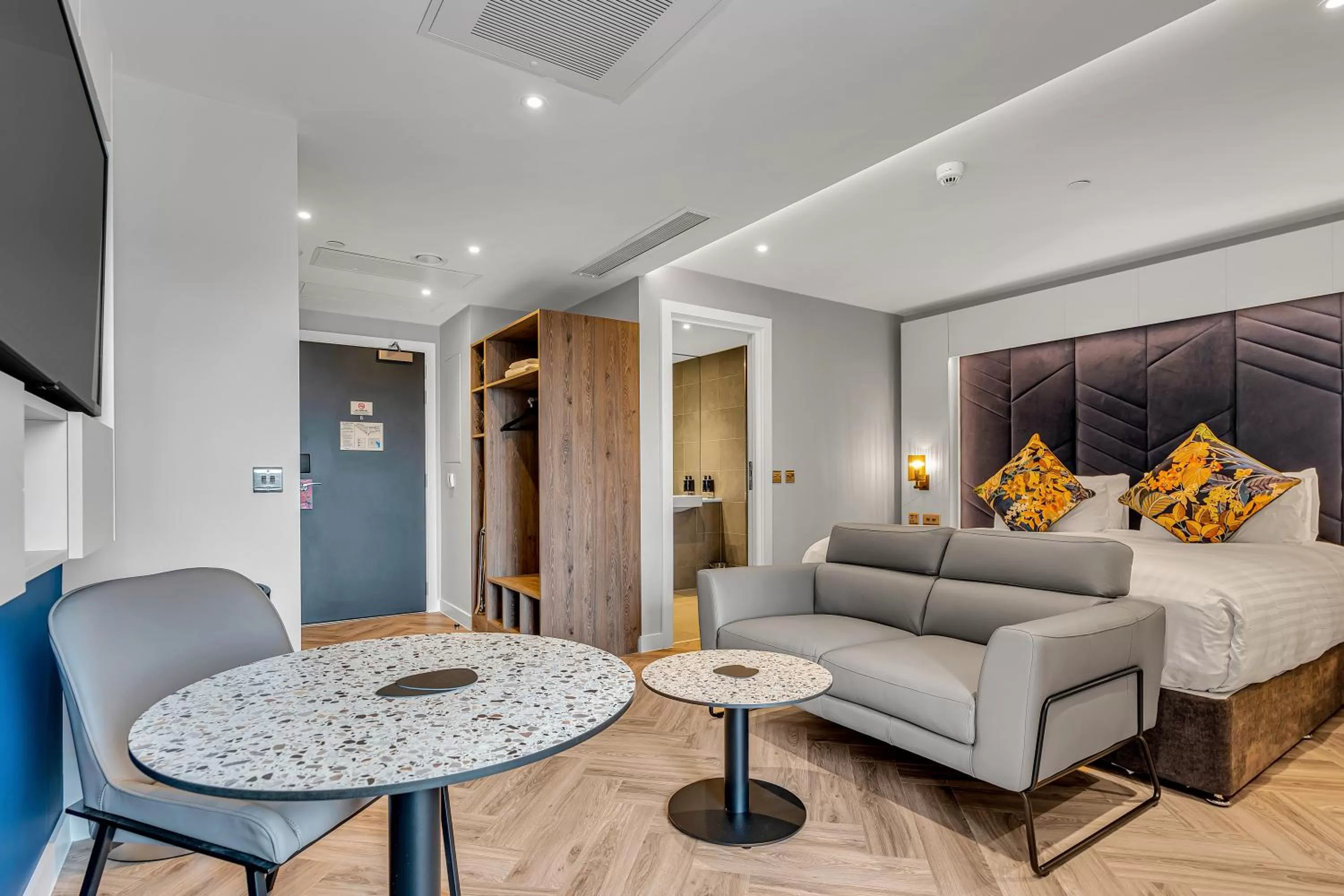 Bedroom in Roomzzz Edinburgh