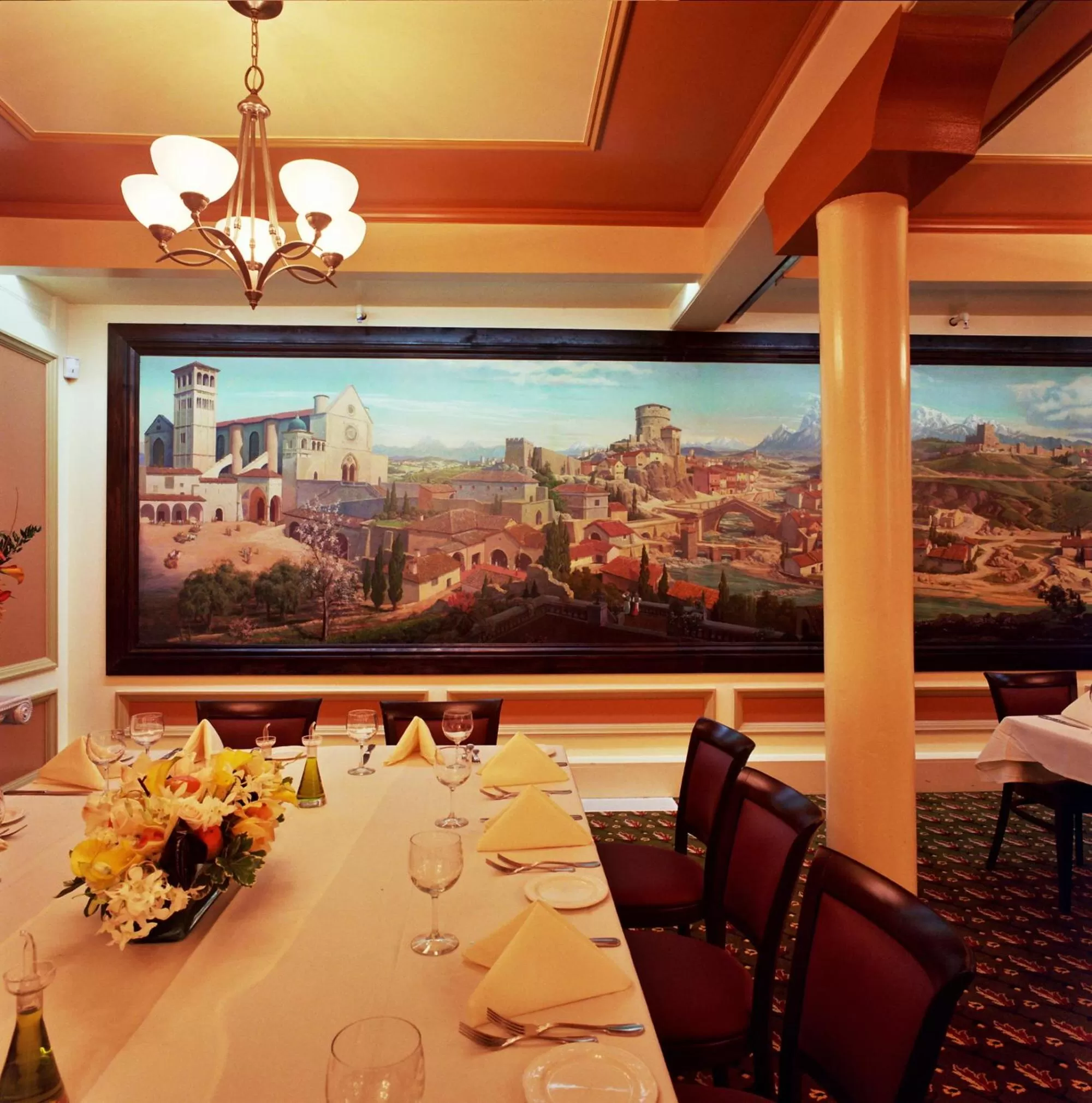 Restaurant/places to eat in San Remo Hotel