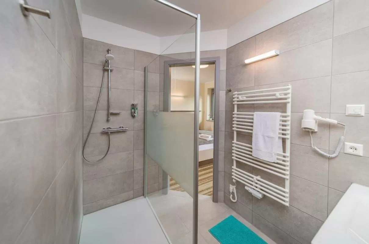 Bathroom in ELLY Hostel