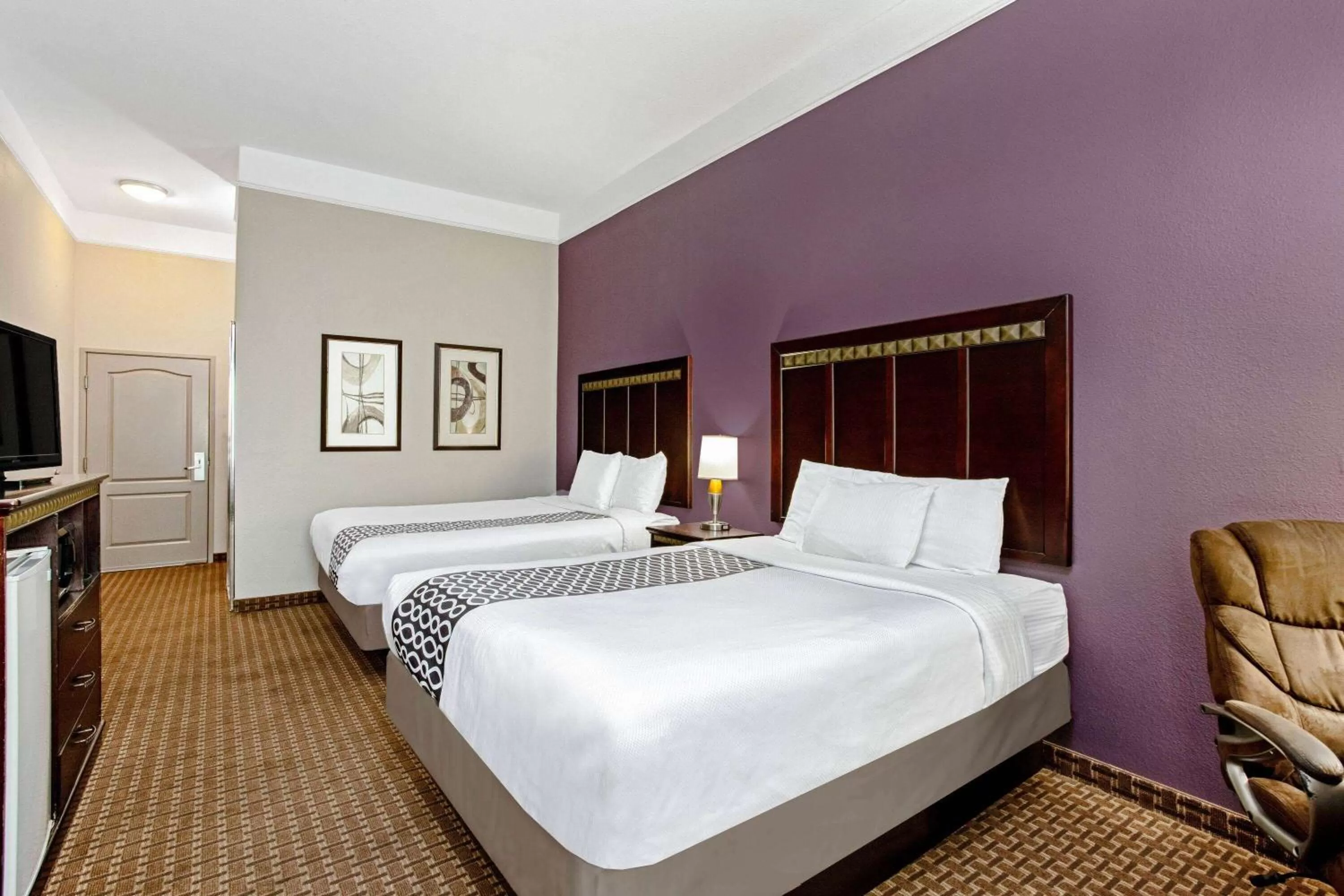 Photo of the whole room, Bed in La Quinta by Wyndham Cleburne