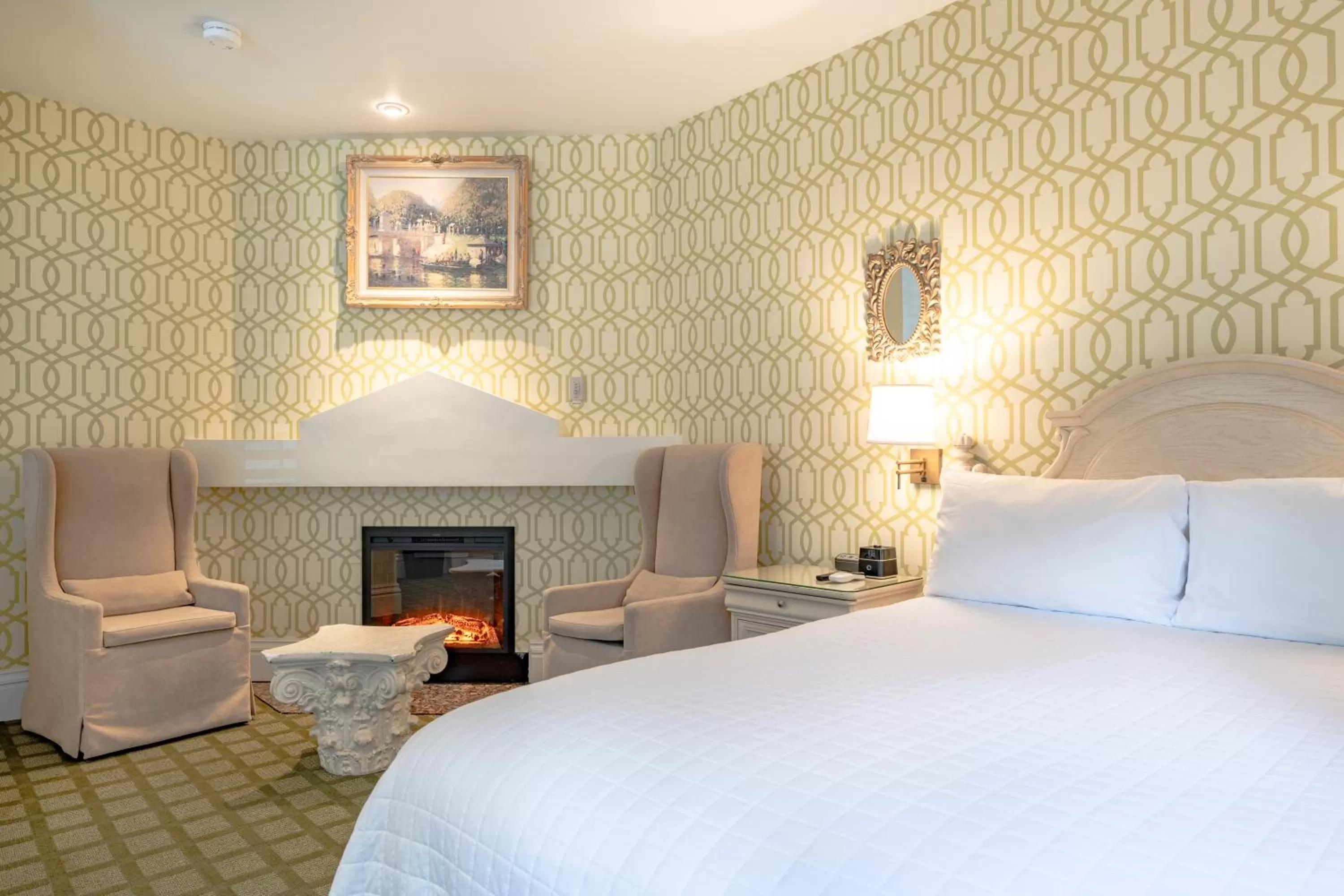 Seating area, Bed in The Bergson, BW Signature Collection