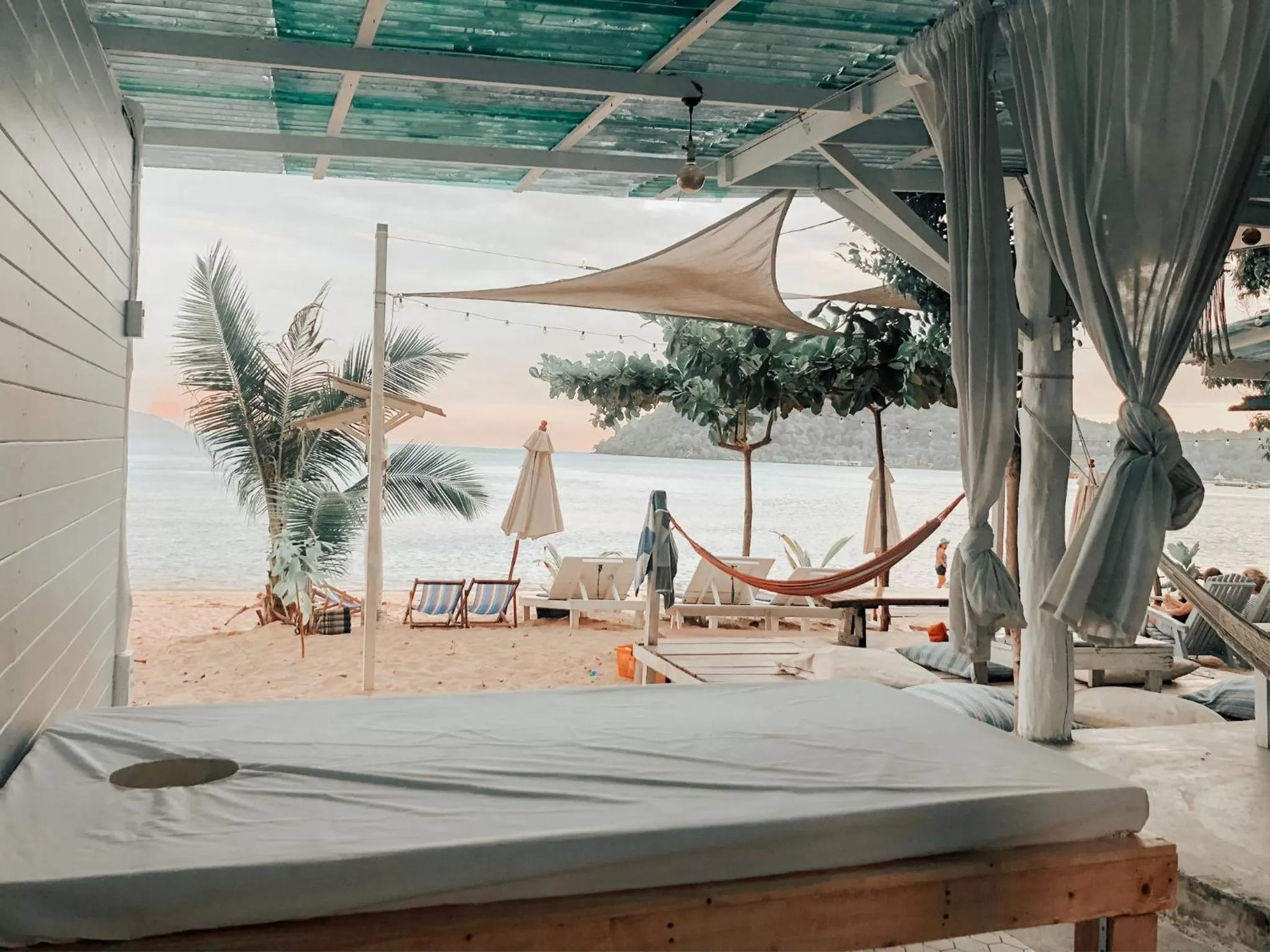 Restaurant/Places to Eat in Indie Beach Bungalows