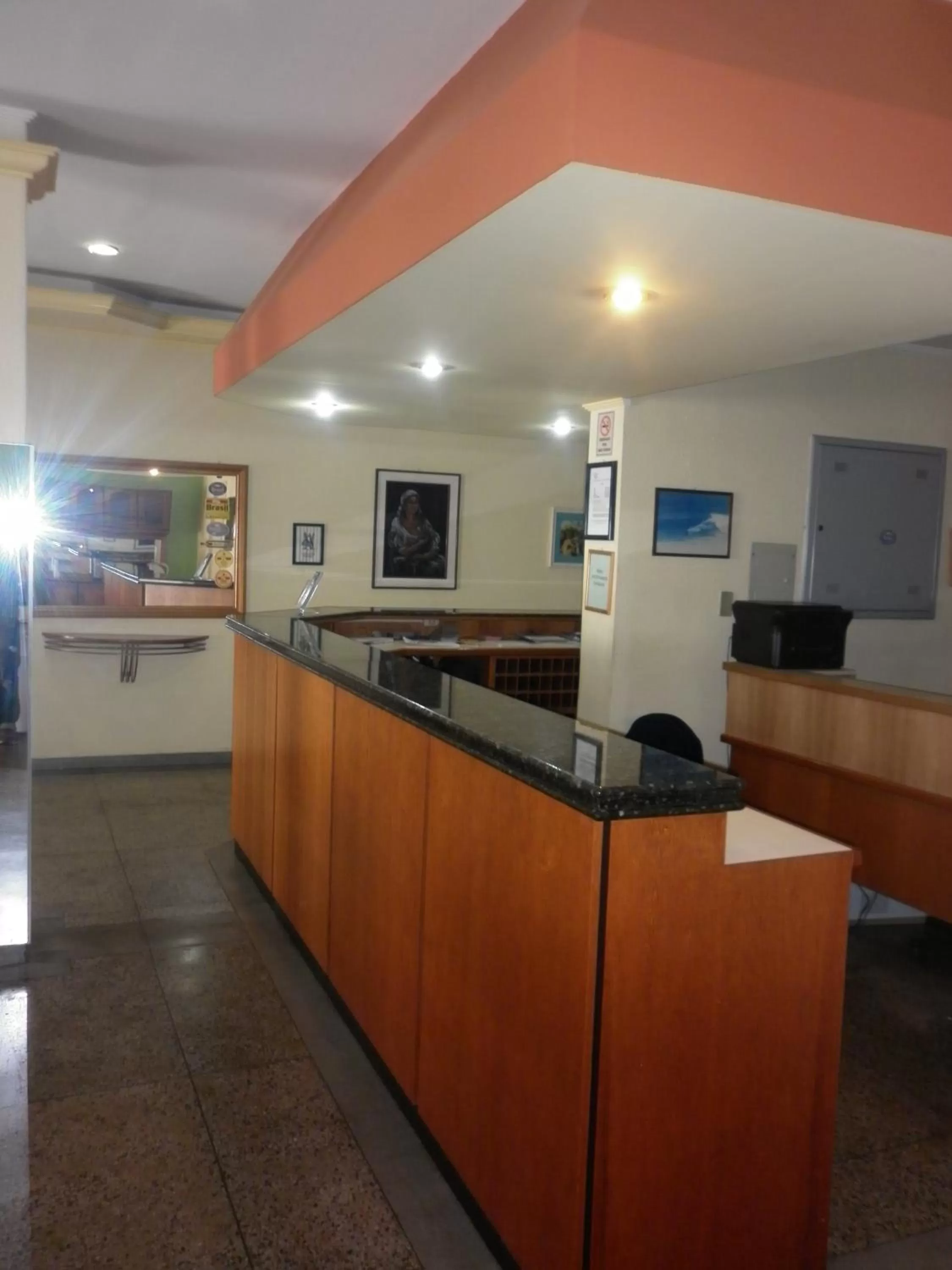 Lobby or reception, Kitchen/Kitchenette in Hotel Gravataí Center