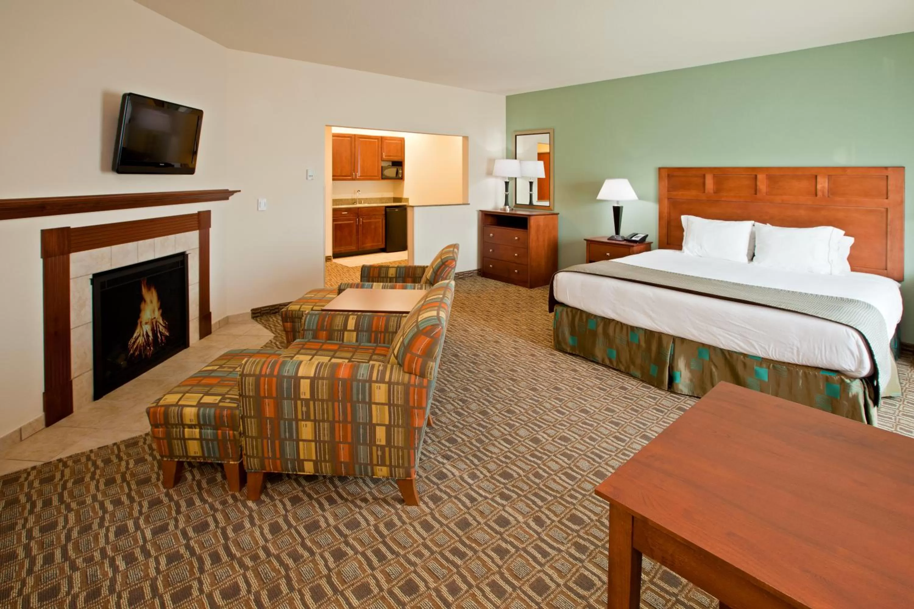 Photo of the whole room, Bed in Holiday Inn Express & Suites Ripley, an IHG Hotel