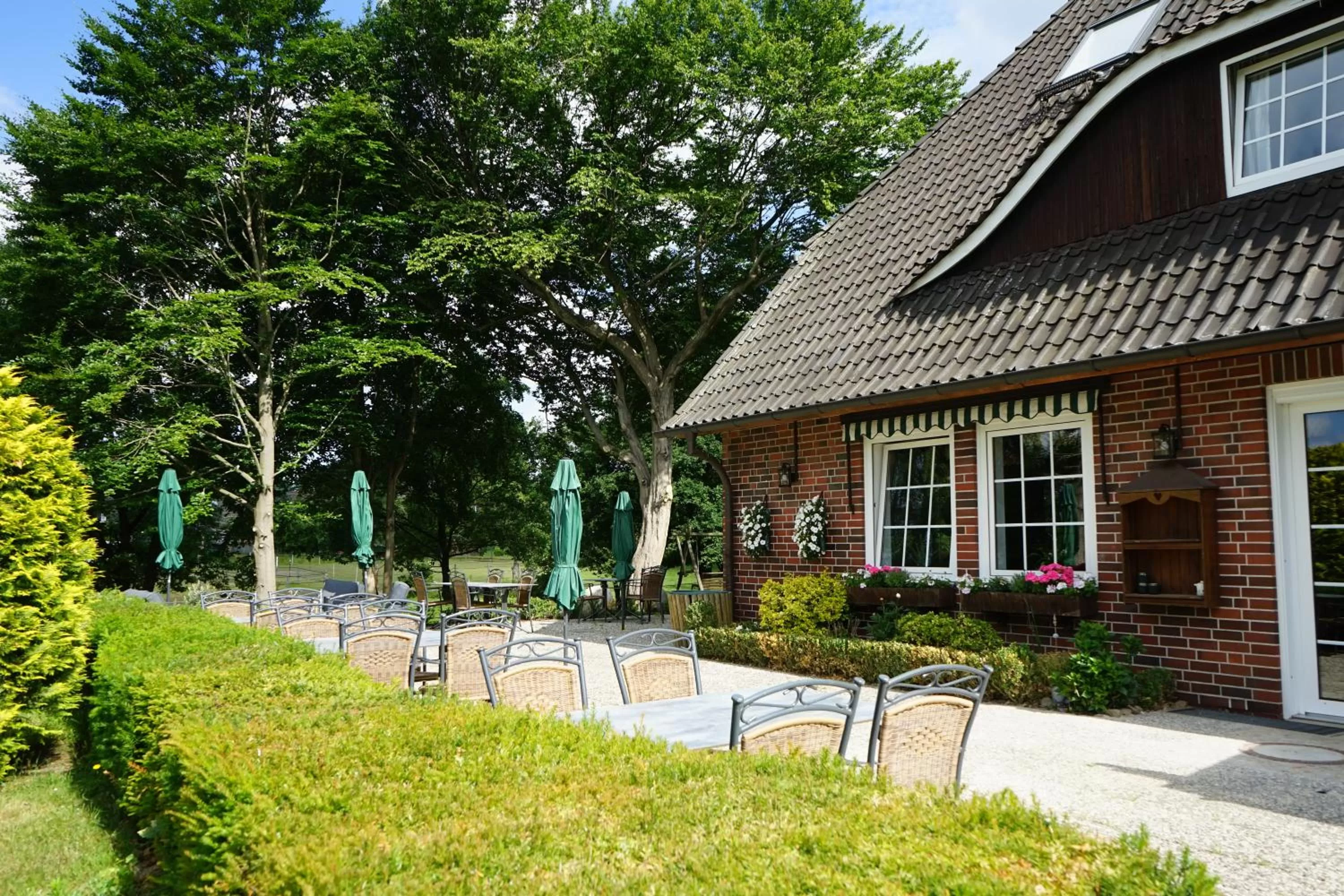 Garden, Property Building in Niedersachsen Hof