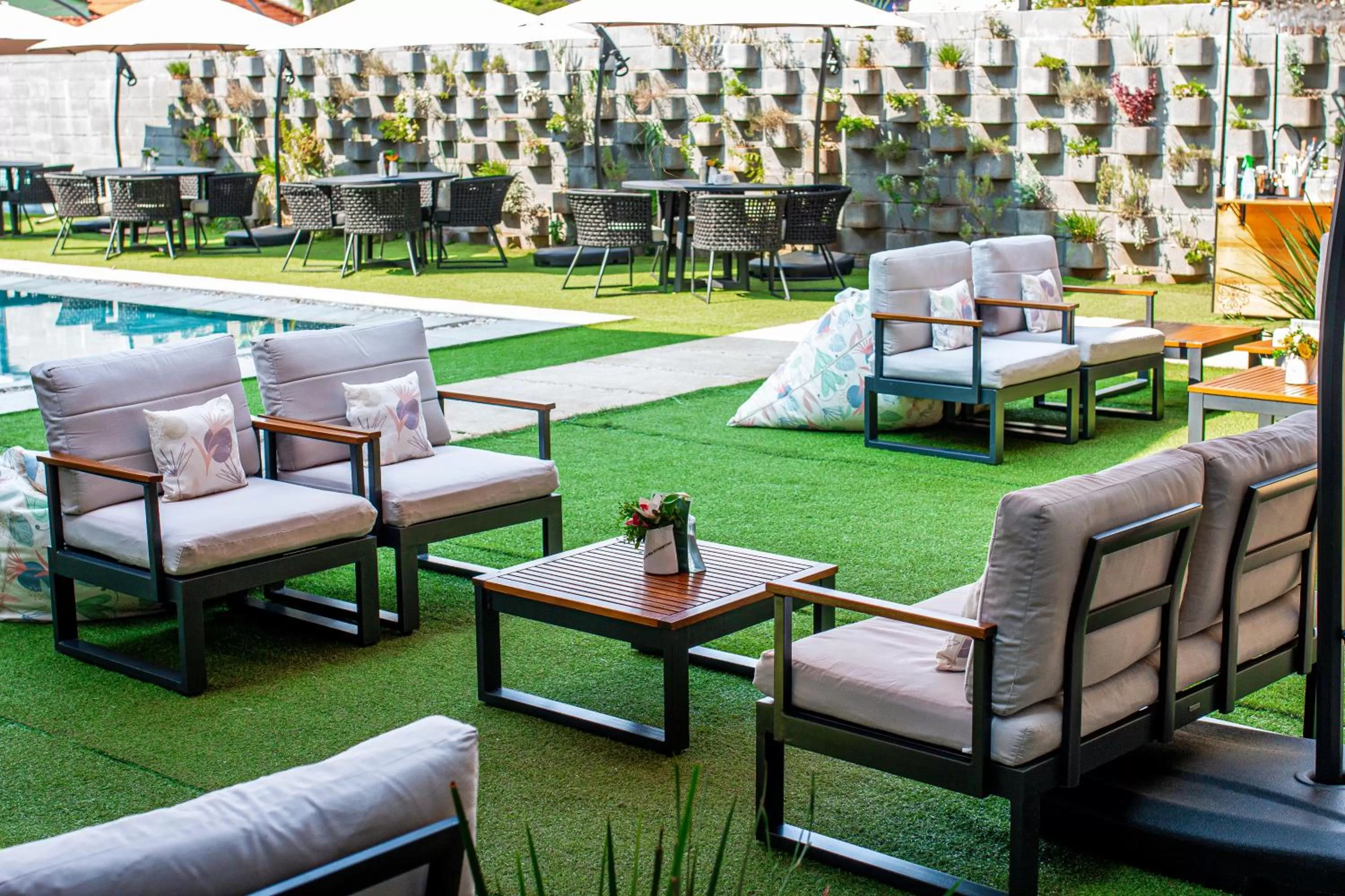 Garden, Swimming Pool in Pousada Flores do Carmo