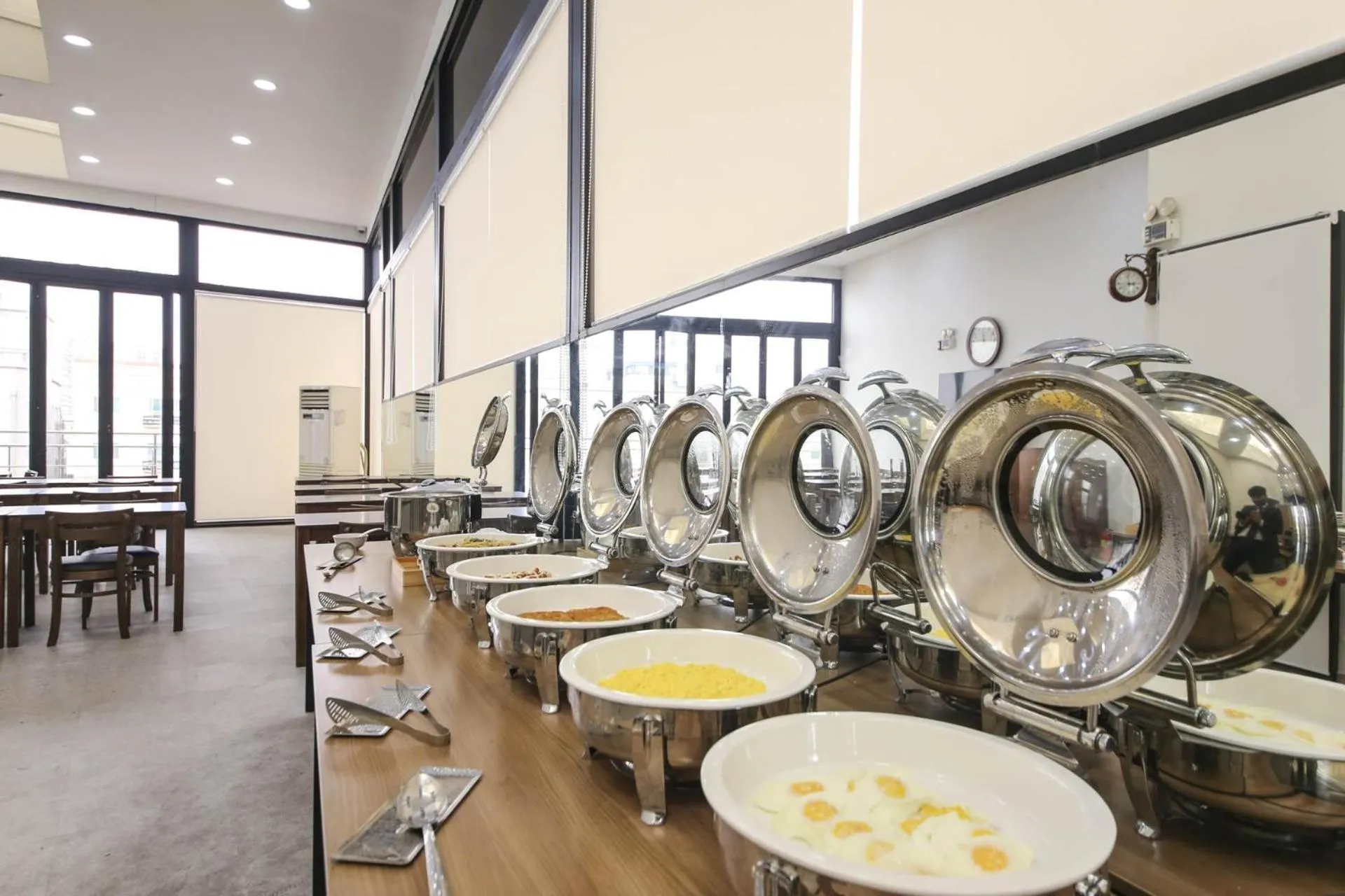 Restaurant/places to eat in Benikea hotel