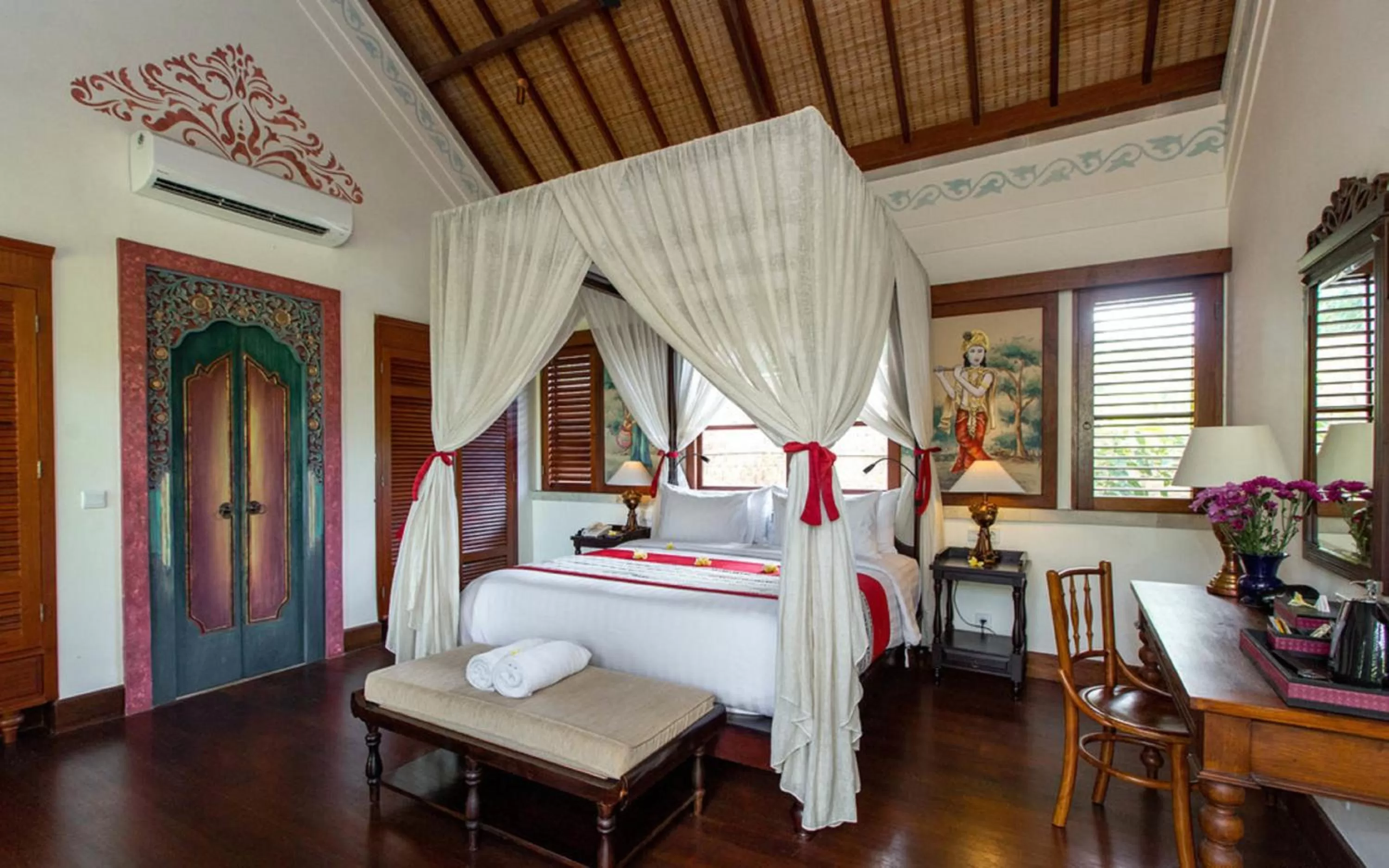 Bed in Dwaraka The Royal Villas