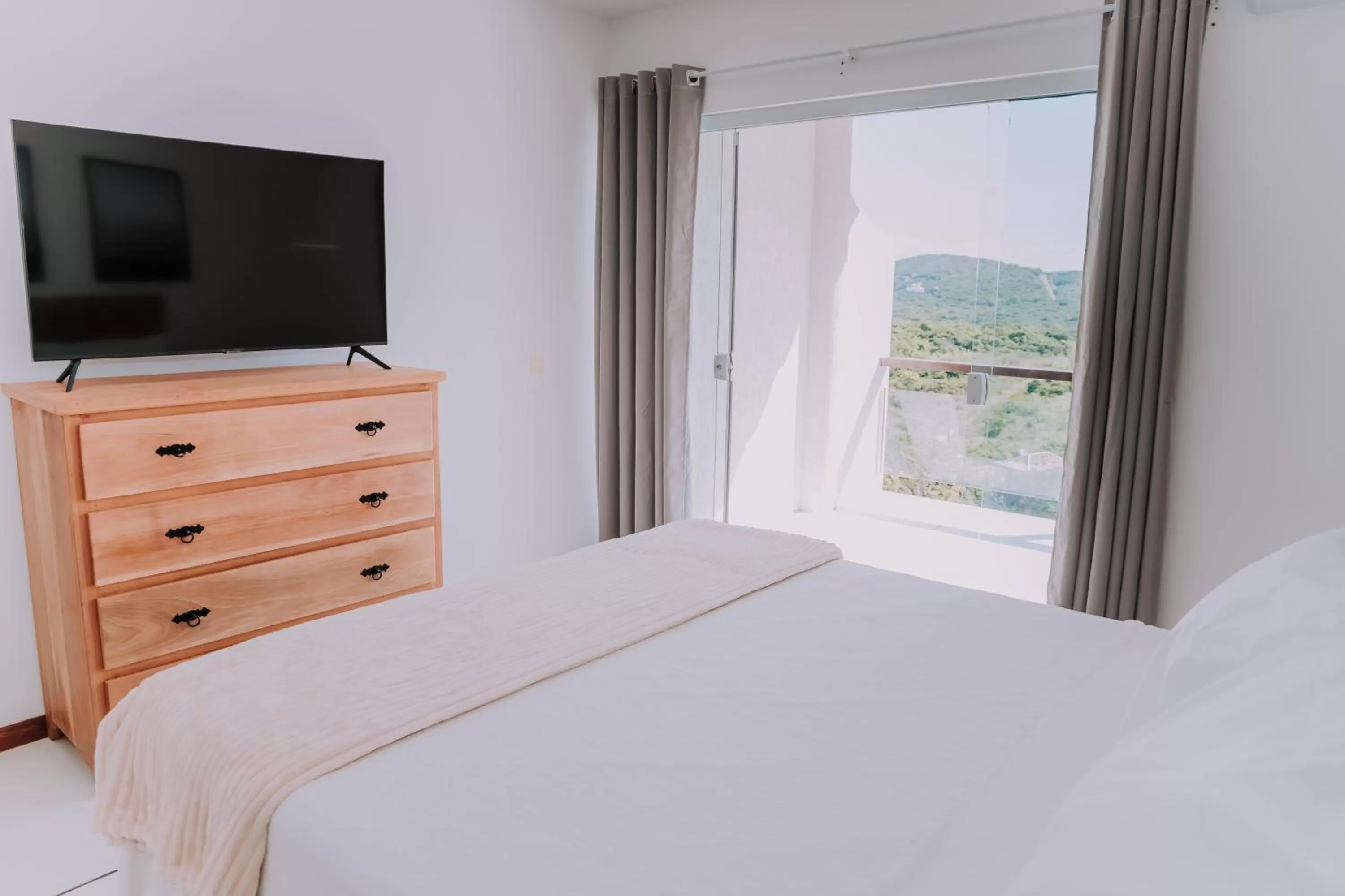 Photo of the whole room, Bed in Pousada Peninsula de Buzios