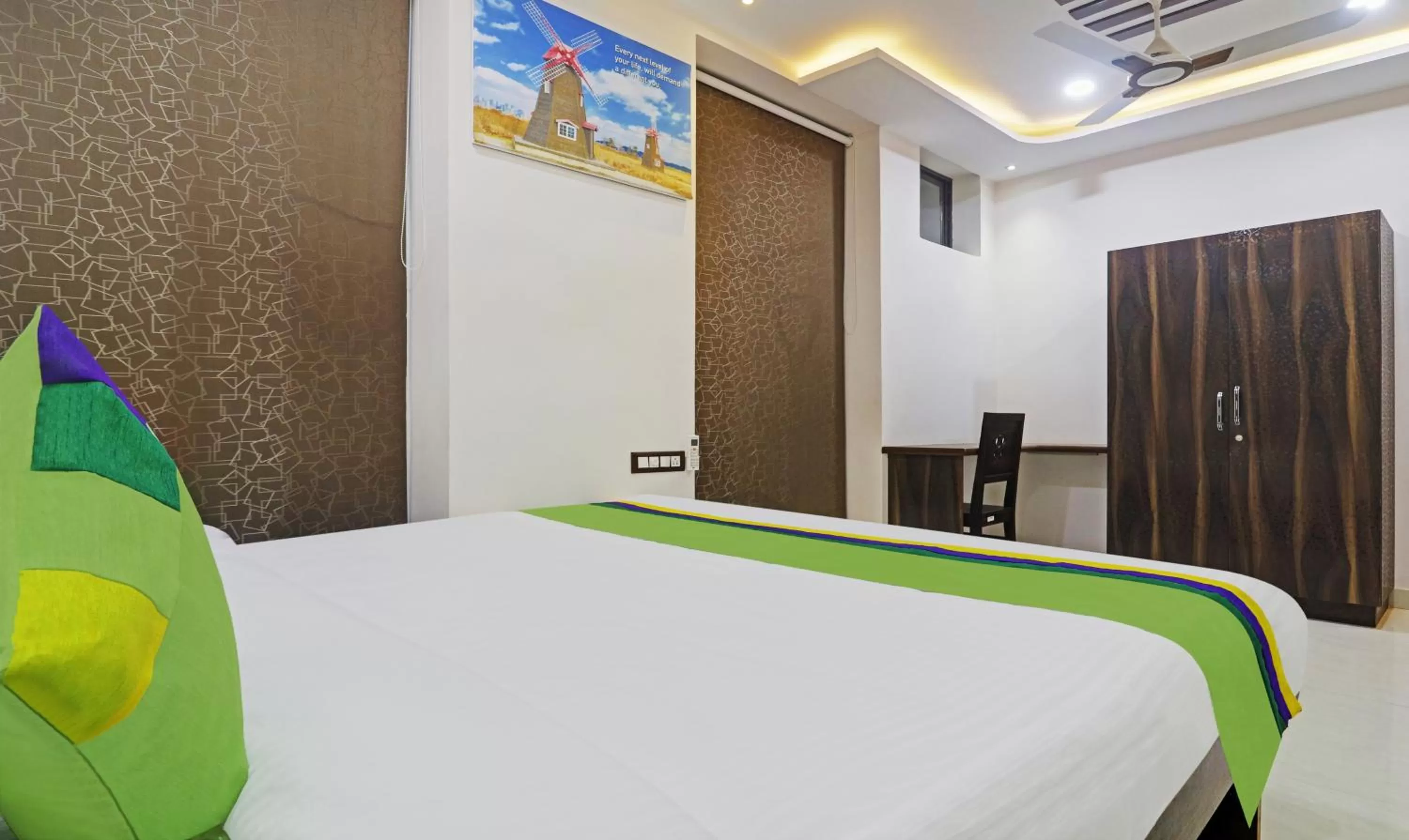 Bedroom, Bed in Itsy Hotels J A Royal Suites Manikonda