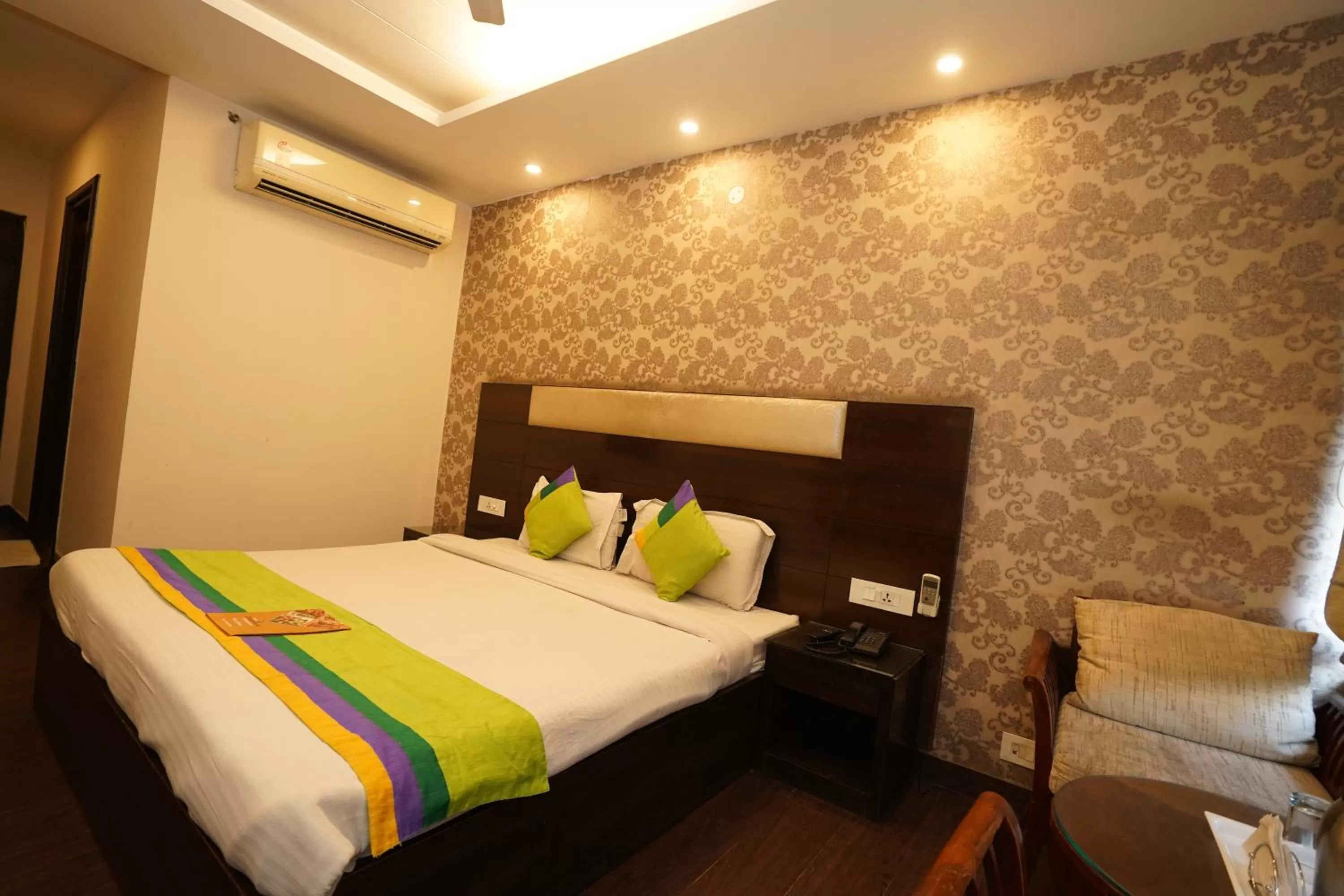 Bed in Hotel Dreamland Chandigarh