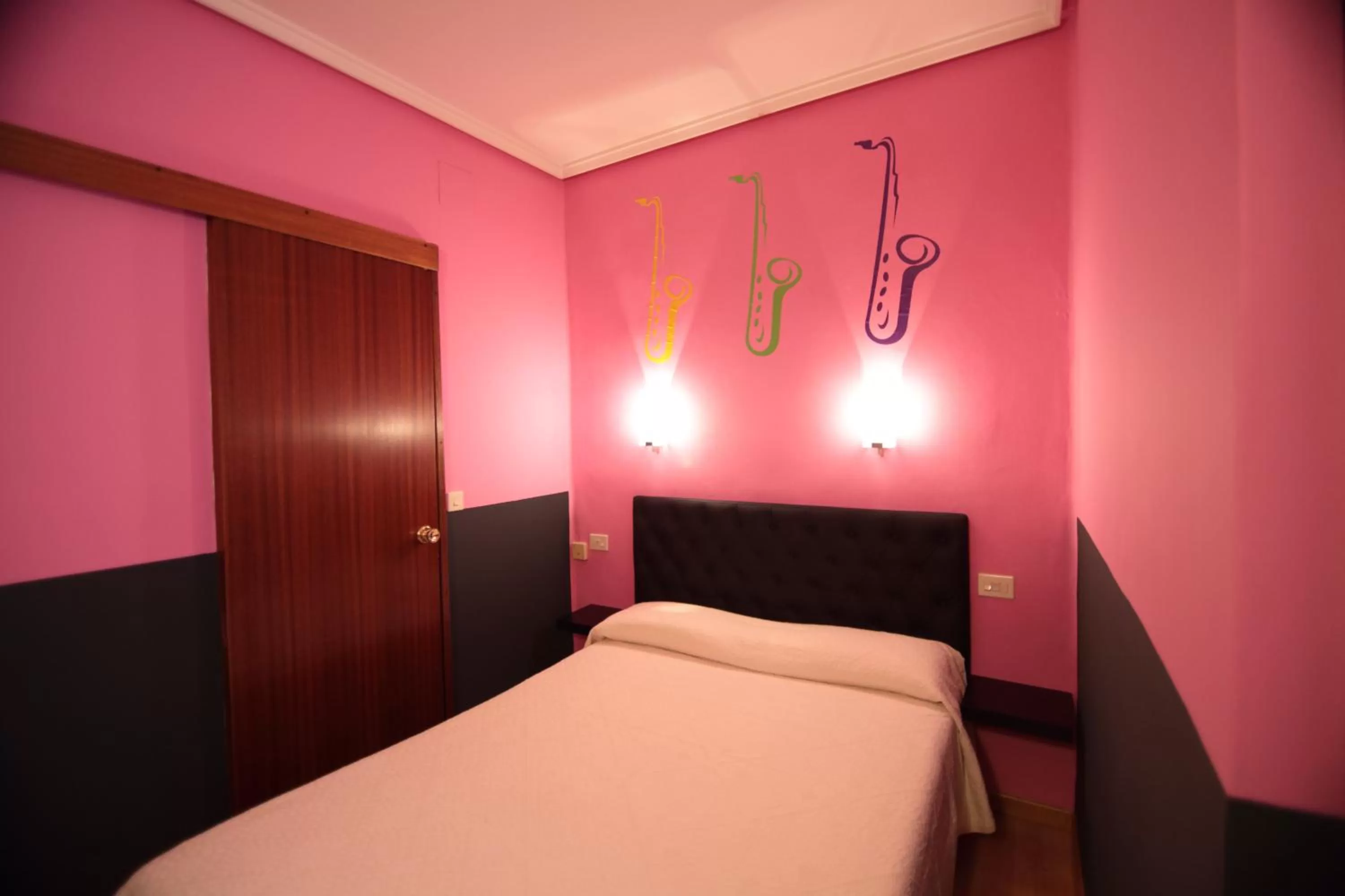 Bedroom, Bed in Hotel Valencia de la Música