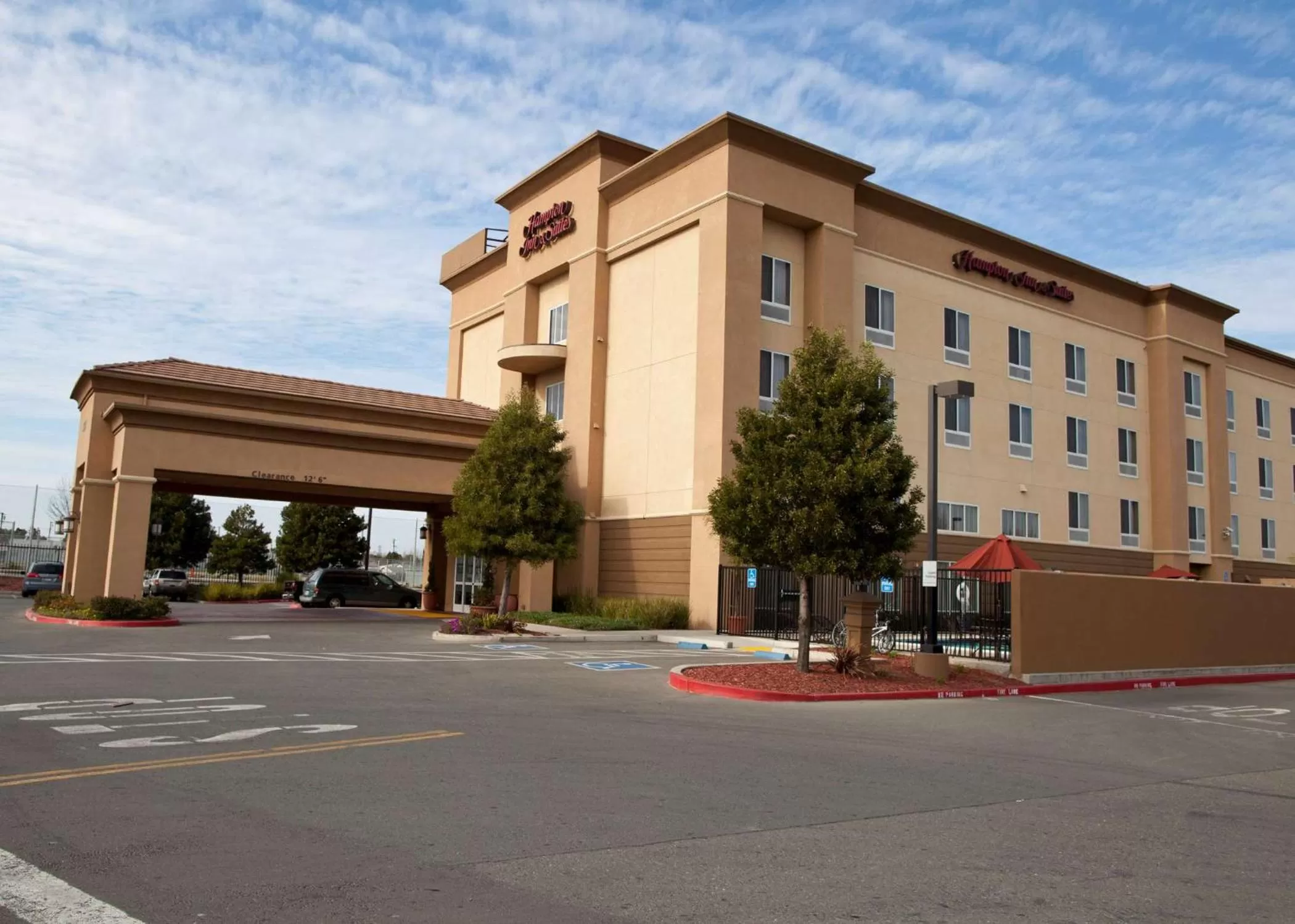 Property building in Hampton Inn & Suites Pittsburg