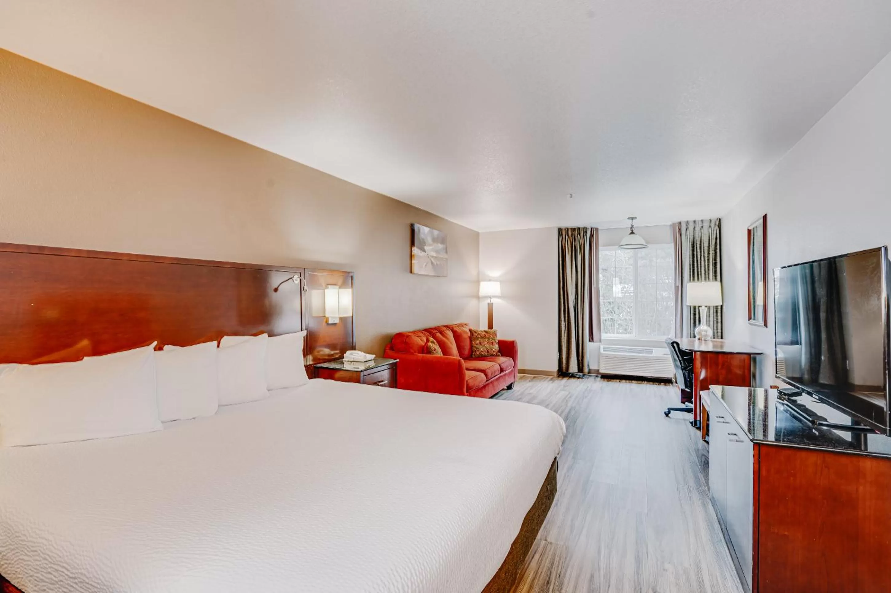 Bed in The Ashley Inn & Suites