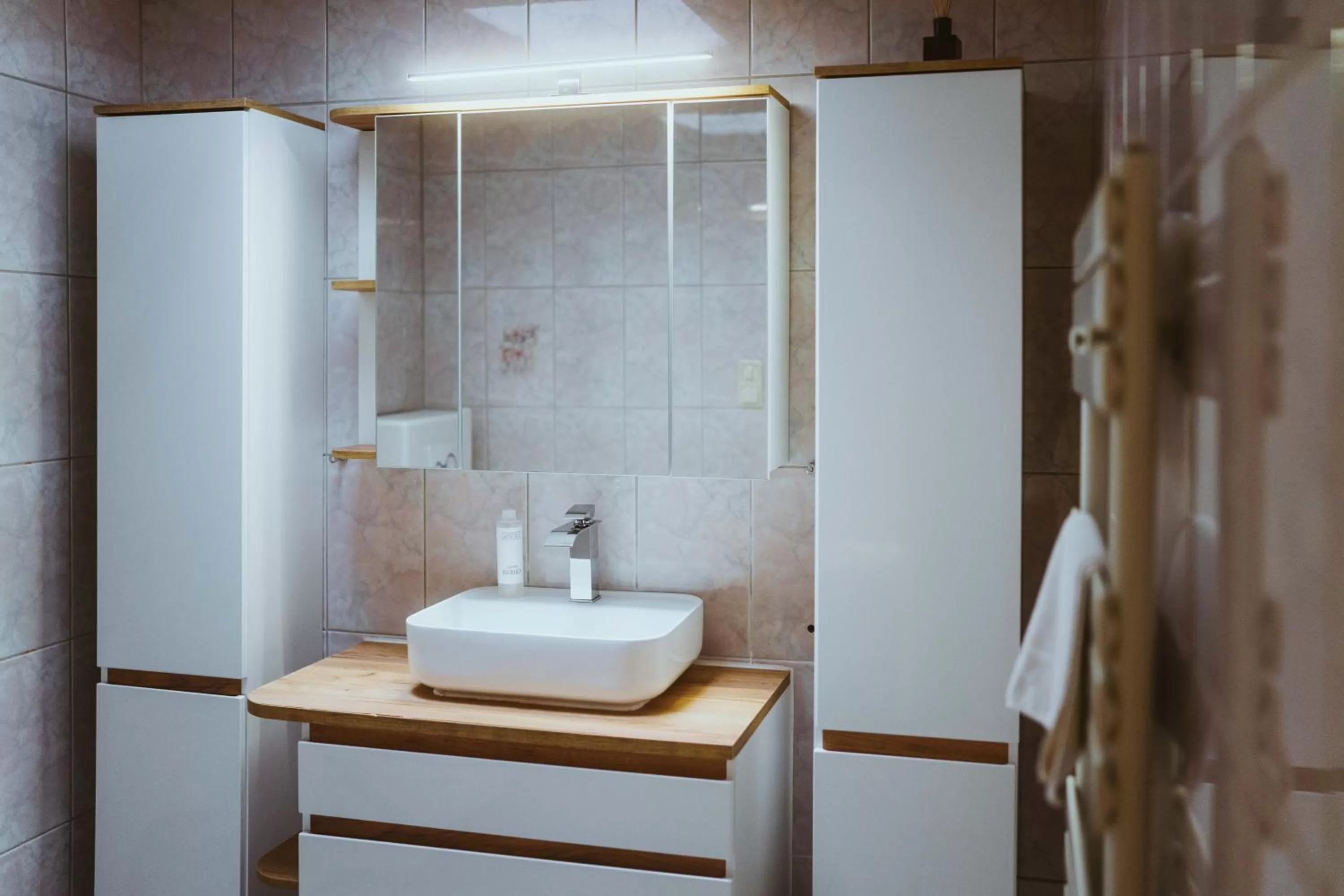 Shower, Bathroom in Aparthotel Stralsund Studios und Apartments