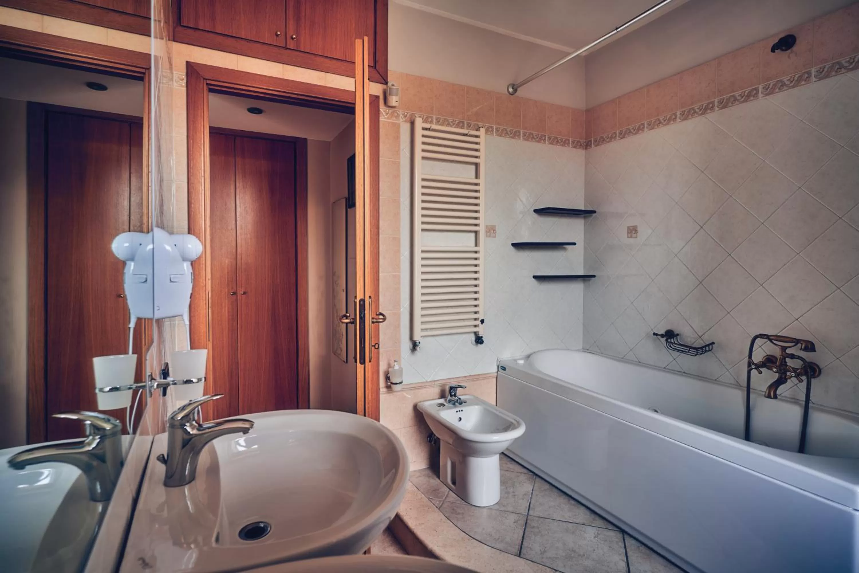 Bathroom in Travelershome Ciampino B&Bs