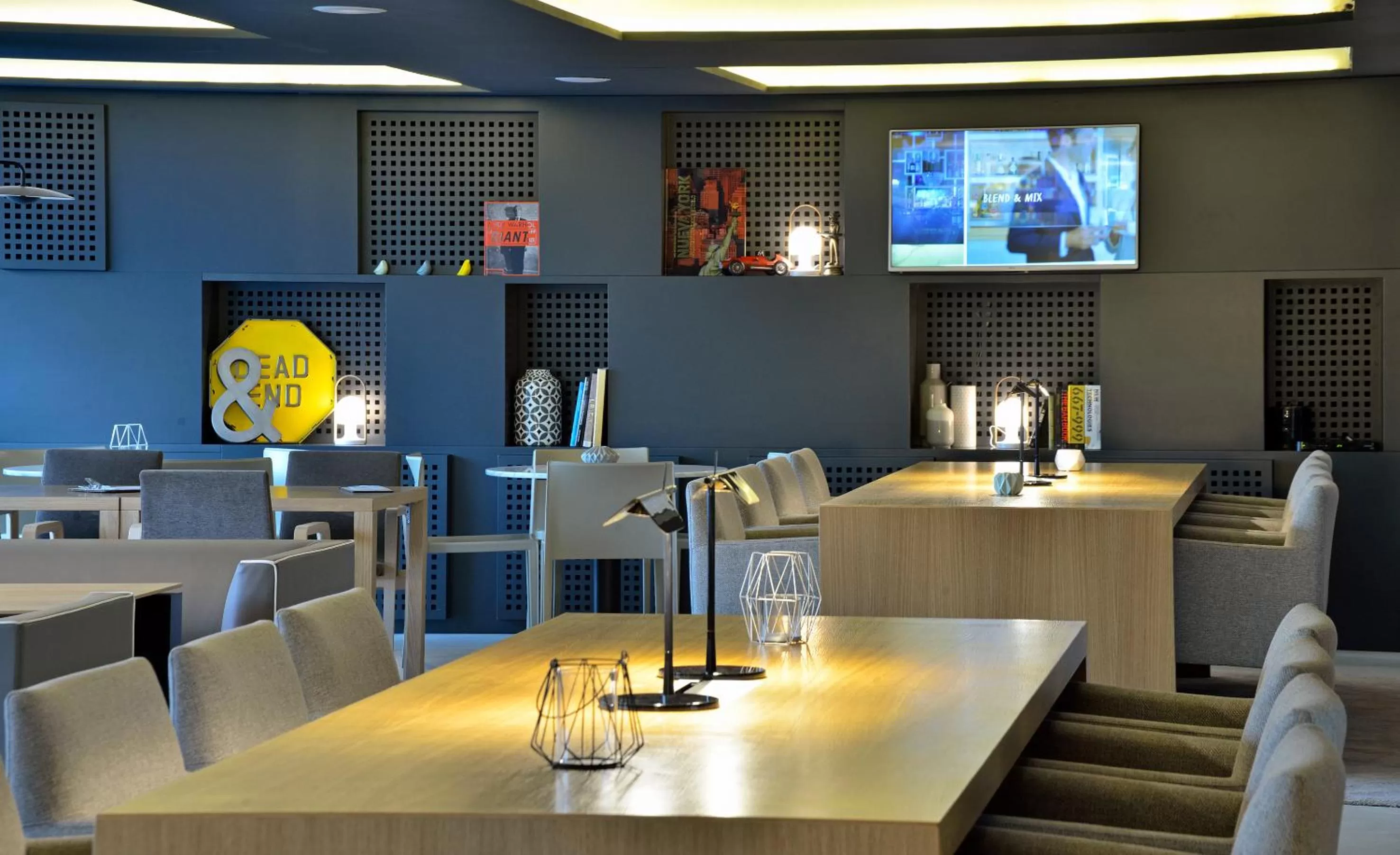 Communal lounge/ TV room in INNSiDE by Meliá Palma Bosque