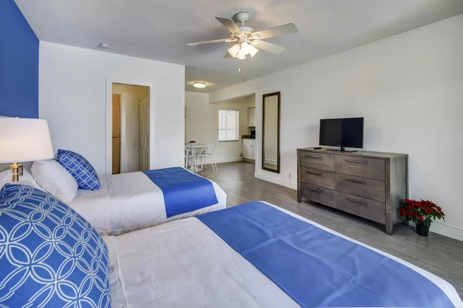 Efficiency Double Deluxe in Blue Strawberry by the Sea Efficiency Double Deluxe in Blue Strawberry by the Sea