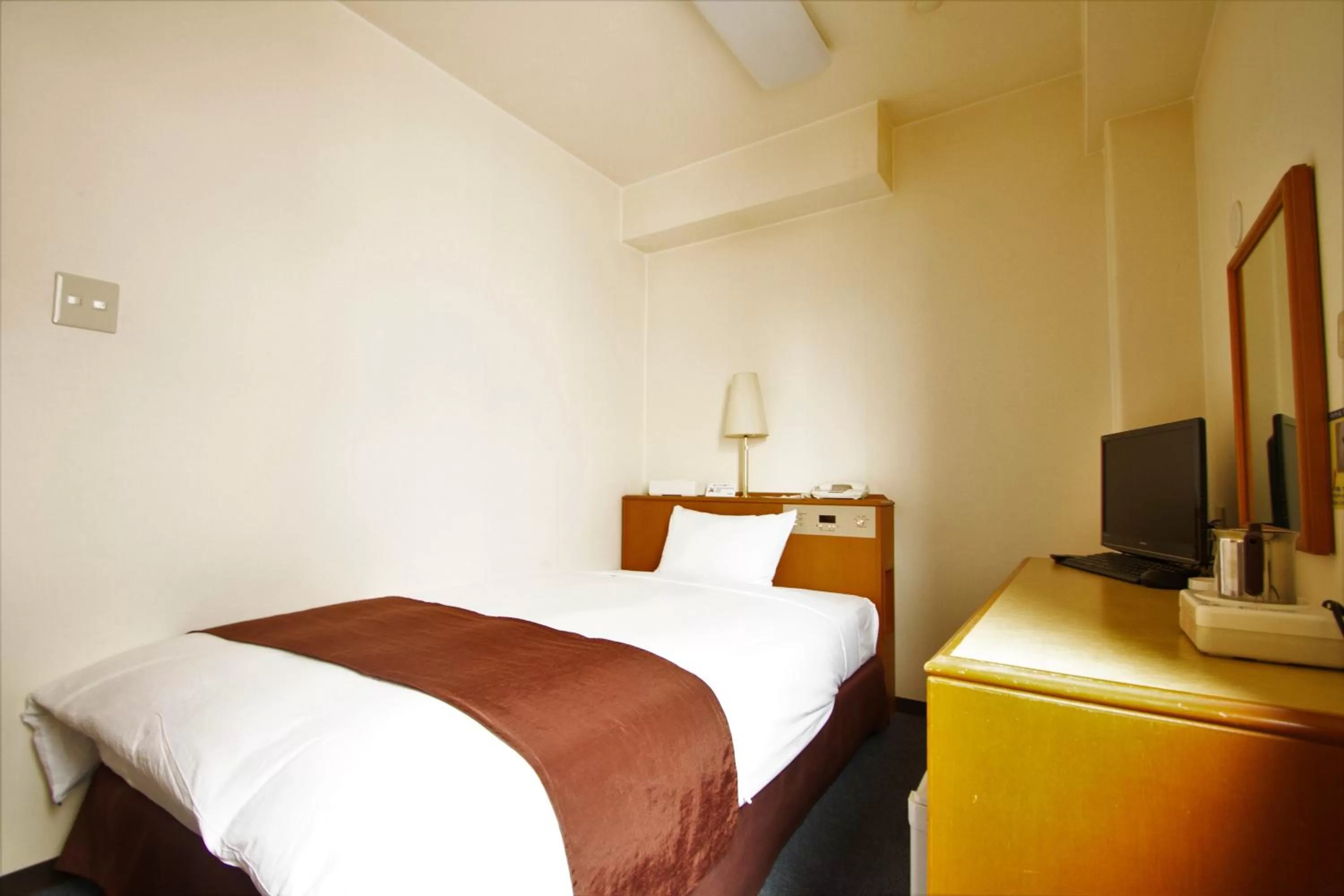 Photo of the whole room, Bed in 3s HOTEL HIRATSUKA