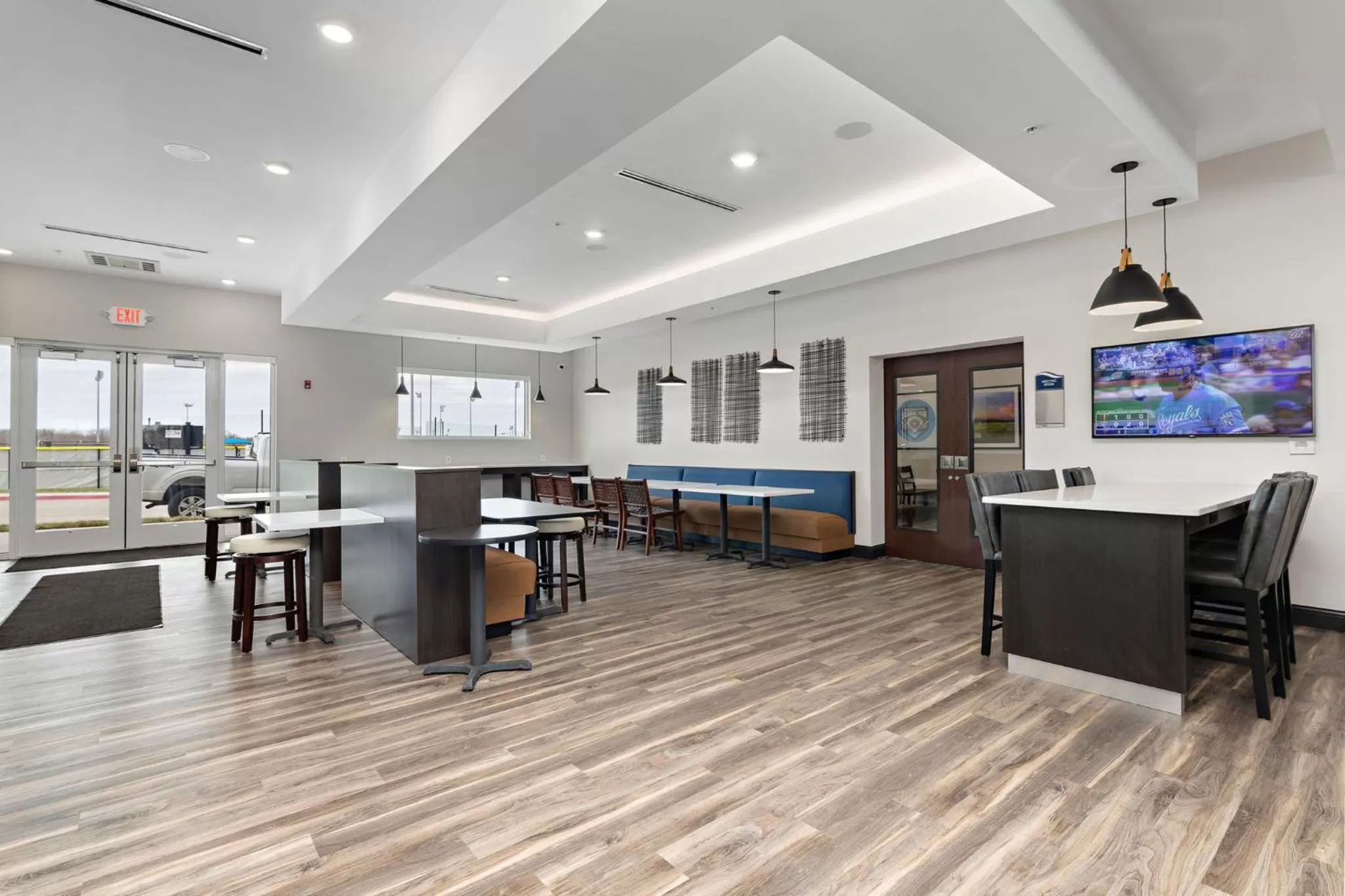 Breakfast in Holiday Inn Express Kansas City North Parkville by IHG