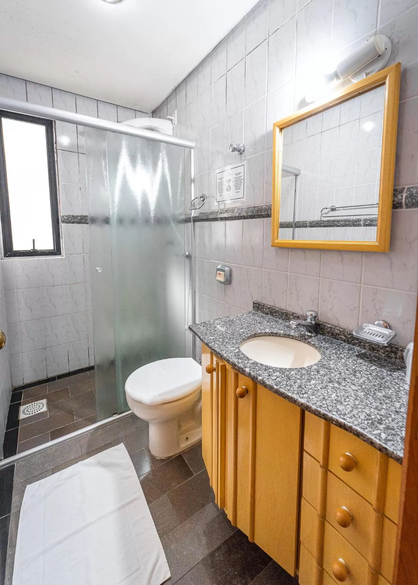 Bathroom in Condall Palace Hotel