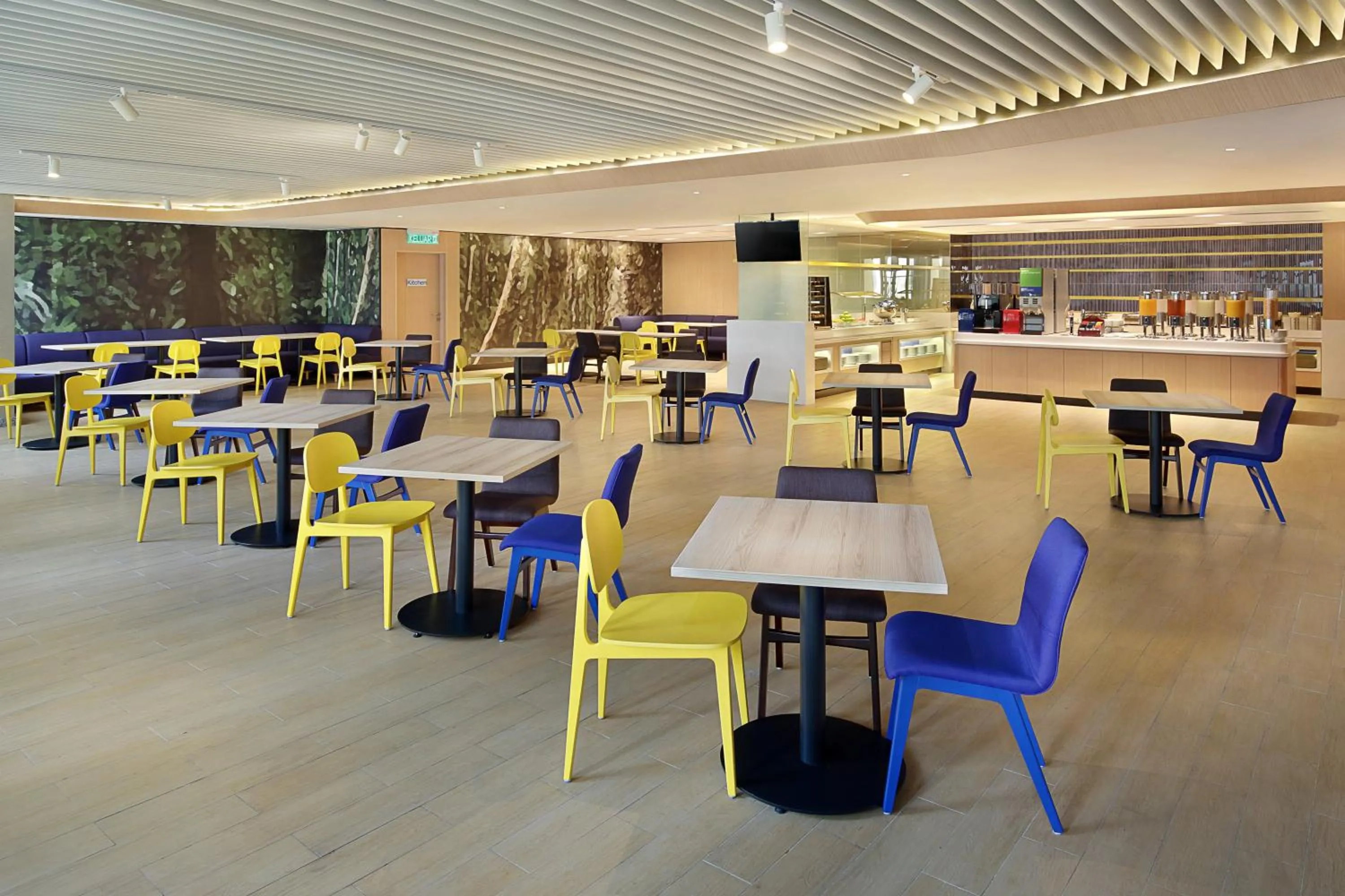 Restaurant/places to eat in Holiday Inn Express Kuala Lumpur City Centre by IHG