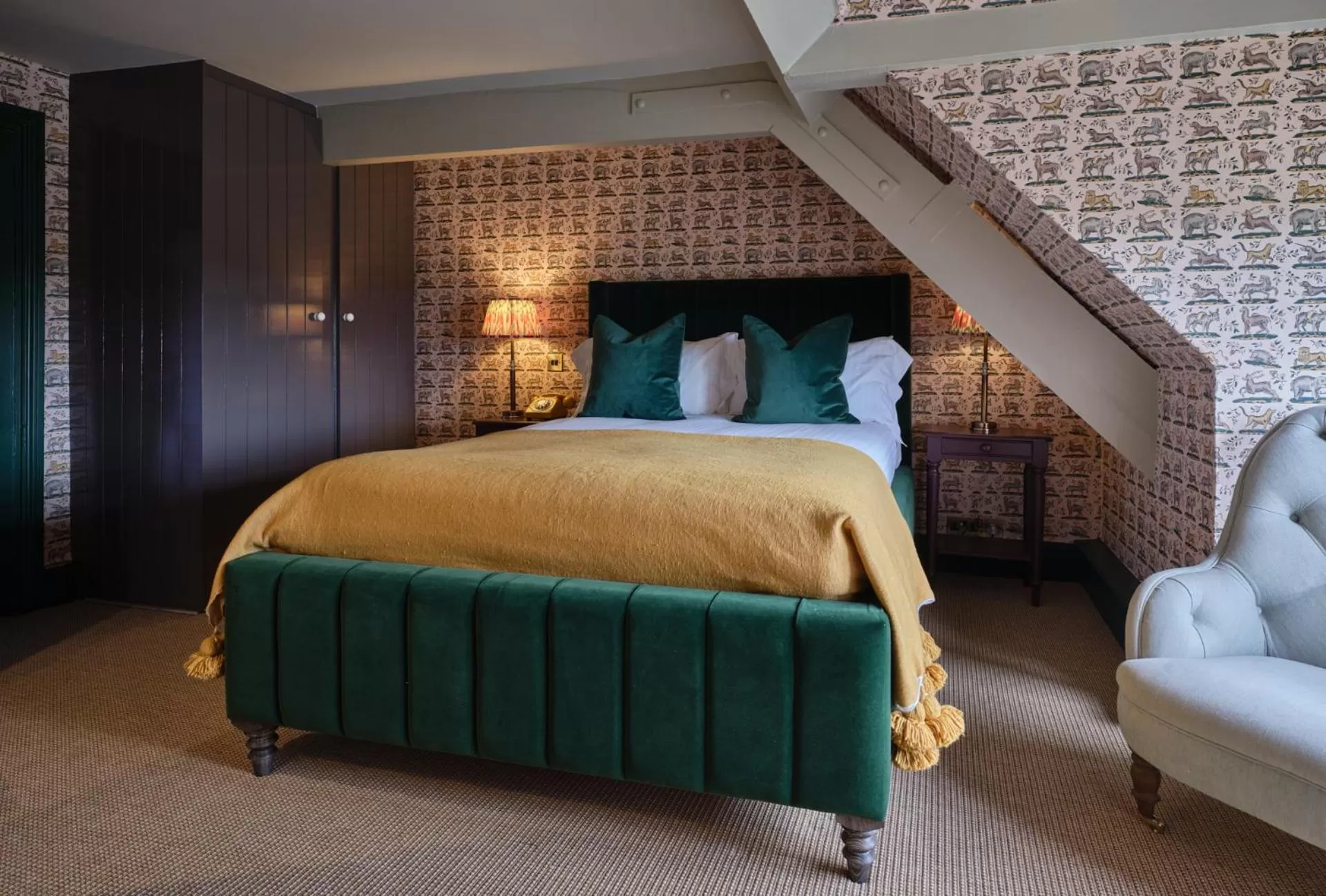 Bedroom, Bed in Old Bell Hotel